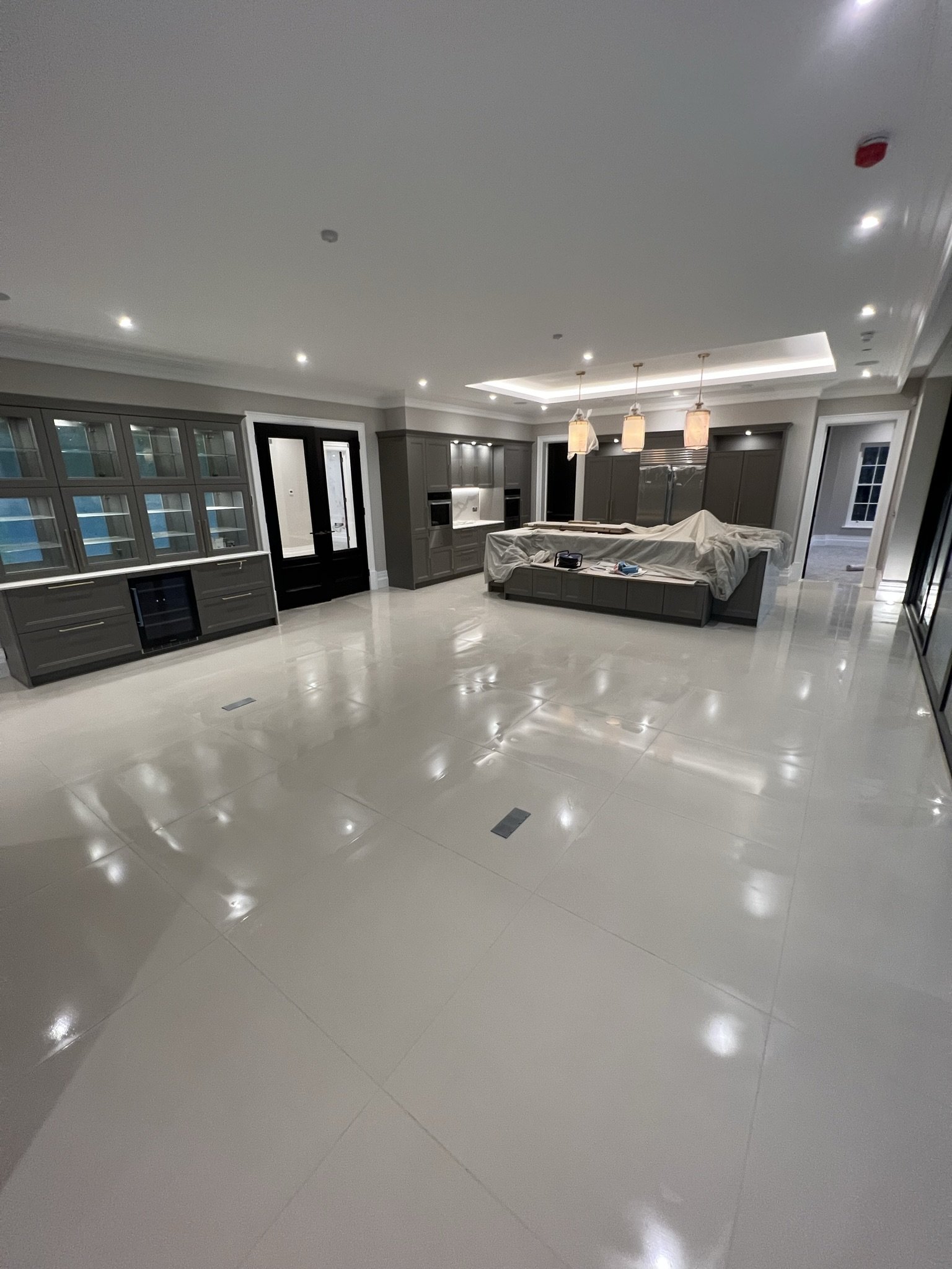 retail show room tiling