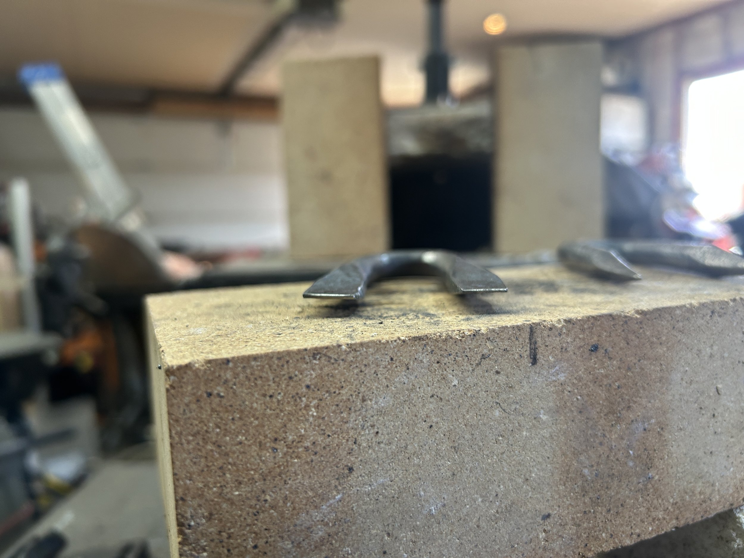 1.5 - Forged staples - chisel