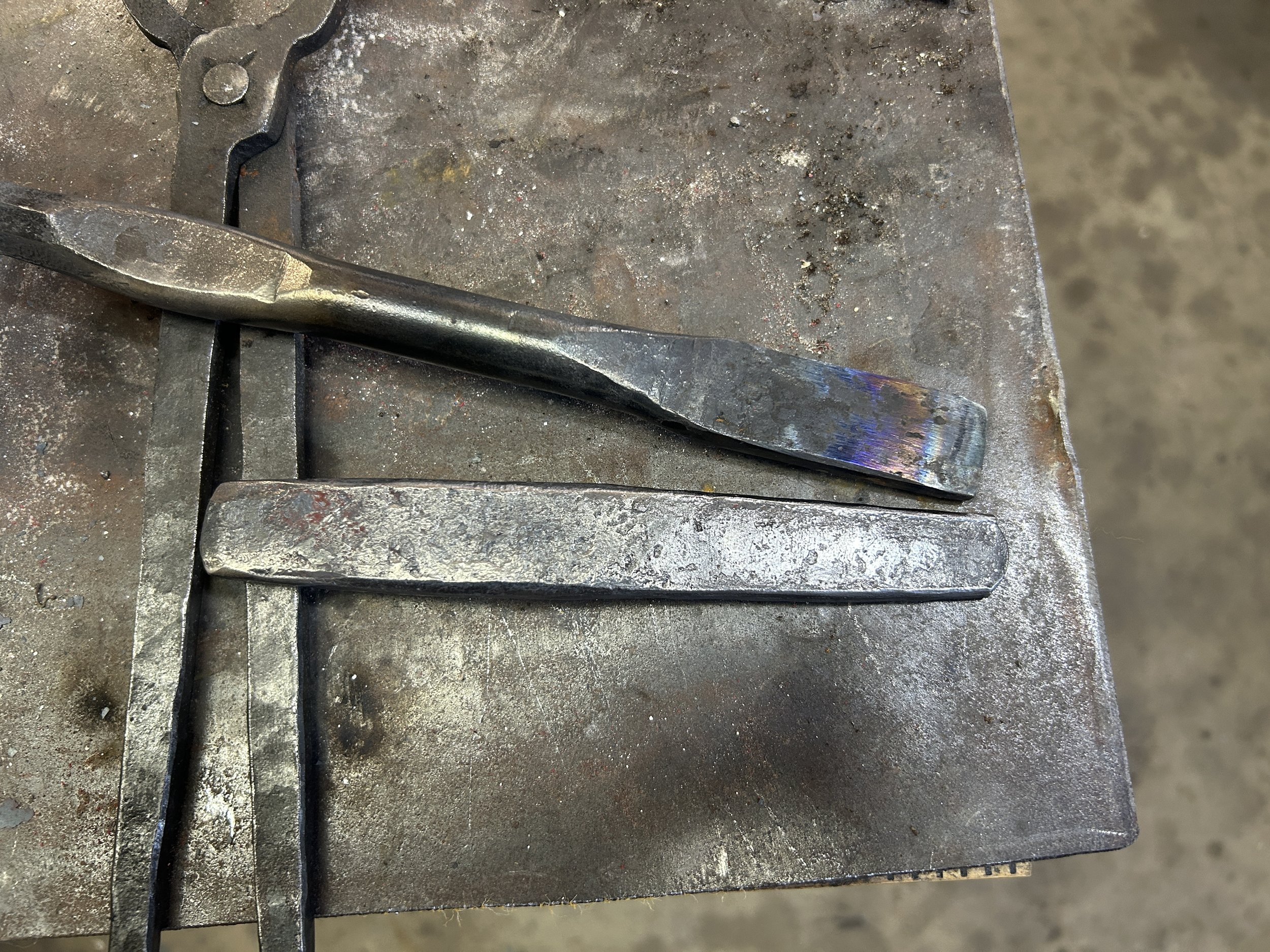 Slot punch with accompanying drift