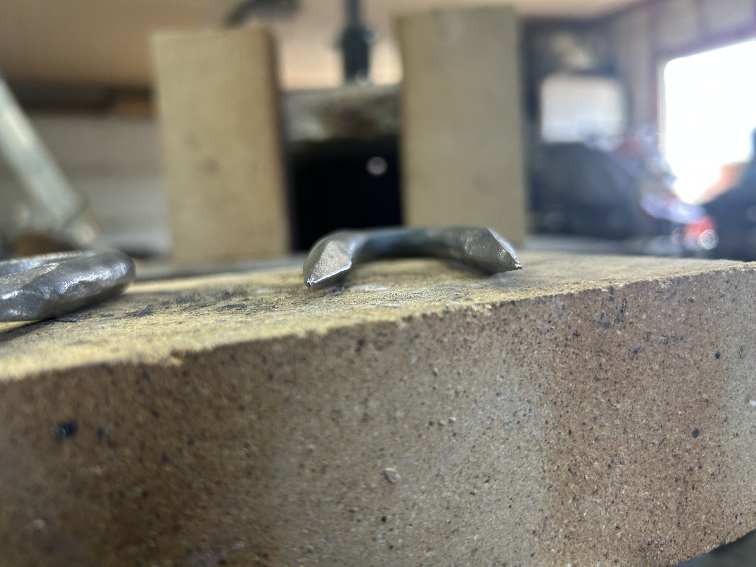 1.5 - Forged staples - On the diamond