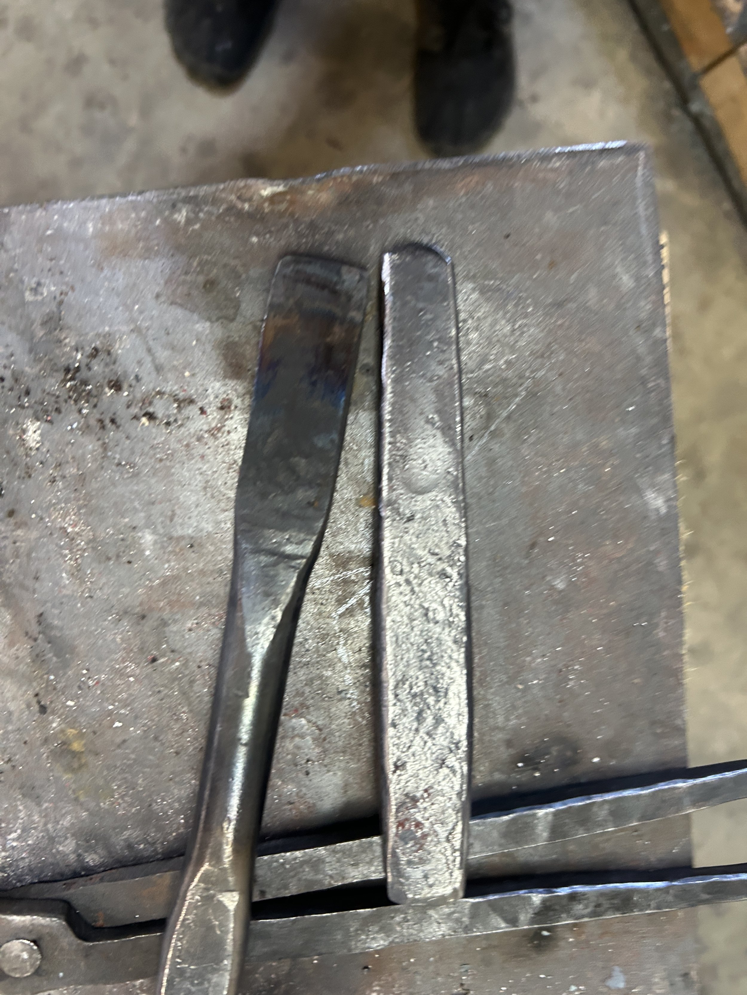 Slot punch with accompanying drift