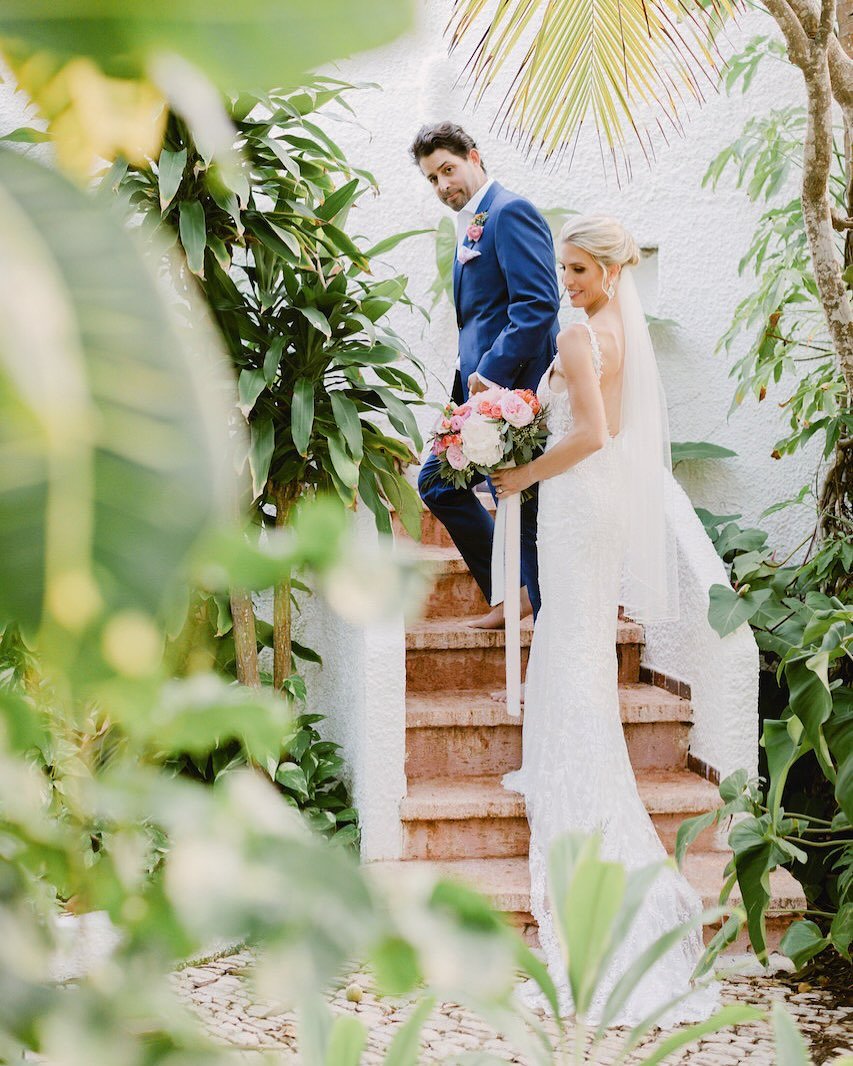 An intimate ceremony, couple portraits in the jungle and a first dance swaying to the Caribbean Sea breeze&hellip; could it get any more magical? 

Photography | @moni_adri_photography 
Venue | @belmondmaroma 
Planning | @iamlucygallagher 
Music | @p