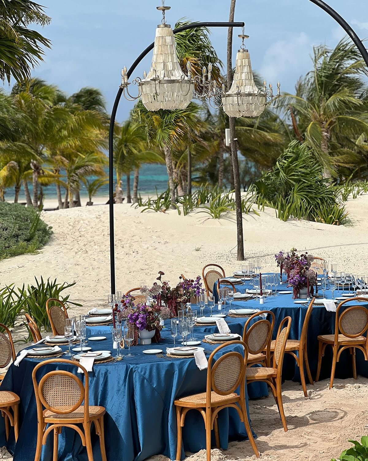 Tucked between lush jungle and pristine beaches, Chabl&eacute; Maroma offers the perfect blend of wellness, fine dining, and pure relaxation. 🌿✨ 

We designed a ceremony and reception that embraced the hotel&rsquo;s vibrant beach vegetation and dune