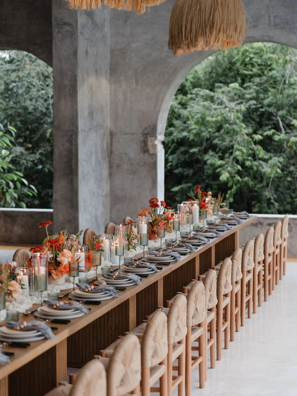 Dinner under the arches, laughter flowing as freely as the wine, singing bossa along with Tere, banquet tables, bold florals, and the spirit of old Mexico all around us - the magic of Wakax Hacienda made this evening truly unforgettable #HaciendaNigh