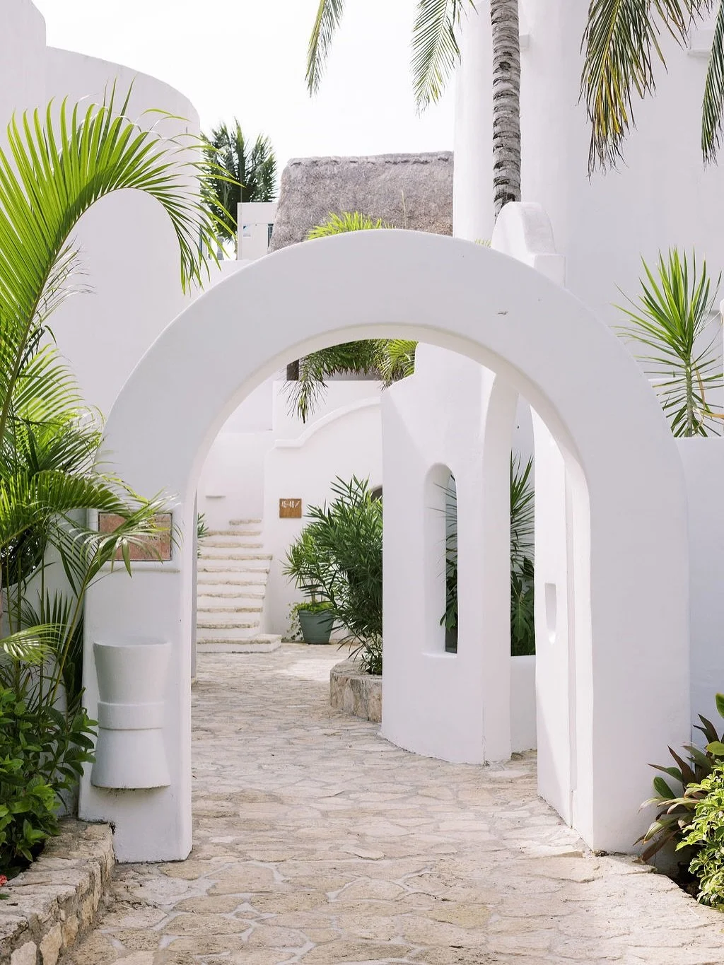 Arches that echo timeless elegance and flamboyant trees bursting with color became our muse at Belmond Maroma 🌿✨ For this ceremony design, we drew inspiration straight from the resort&rsquo;s architecture and nature&mdash;merging graceful curves wit