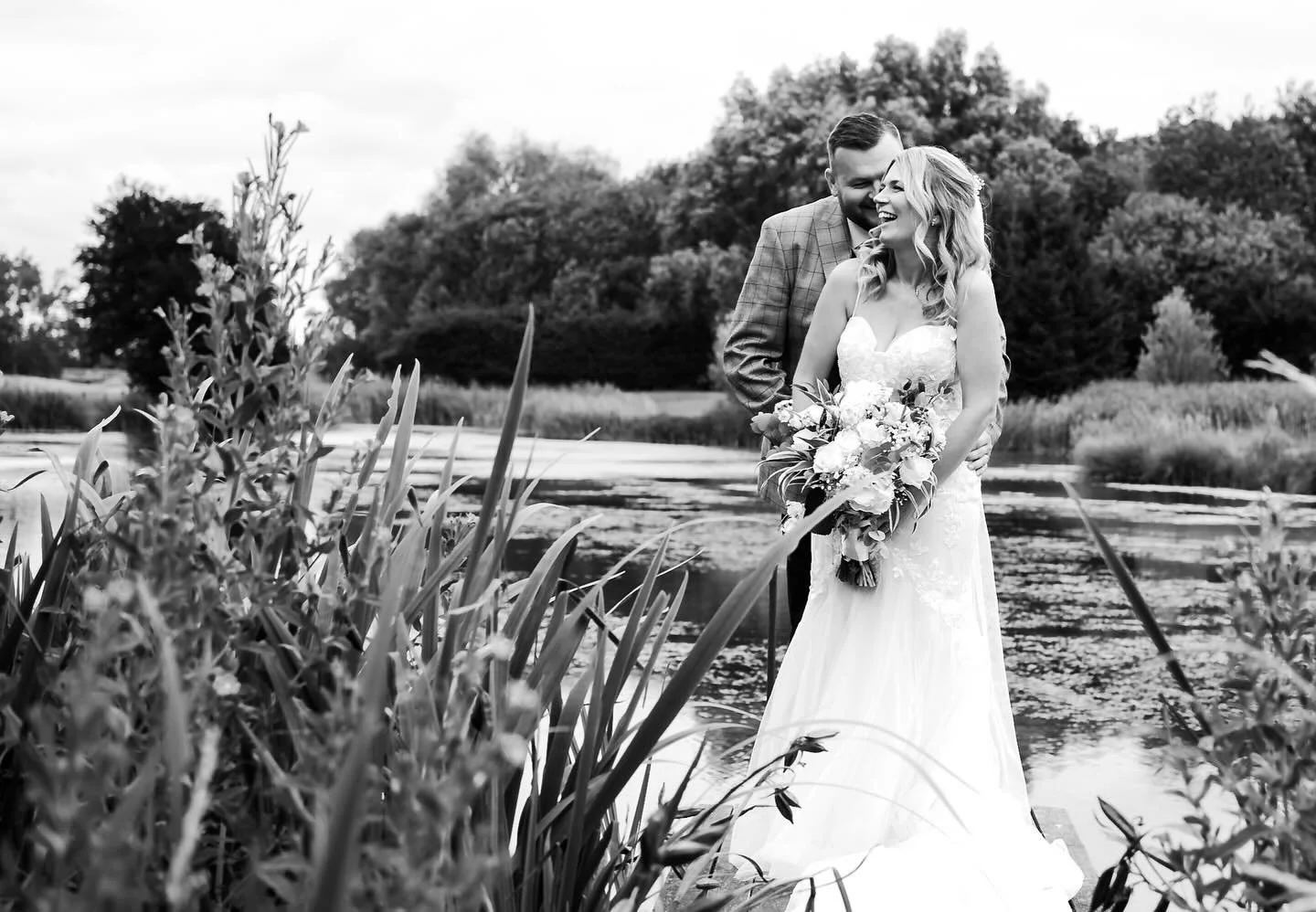 🫶🏻Big Weddings, Small Moments, Real Connection🫶🏻

Here&rsquo;s the thing, I&rsquo;m a people person.

Weddings are my jam not just for the visuals, but because I love getting to know people. Hearing your stories. Watching the little moments unfol