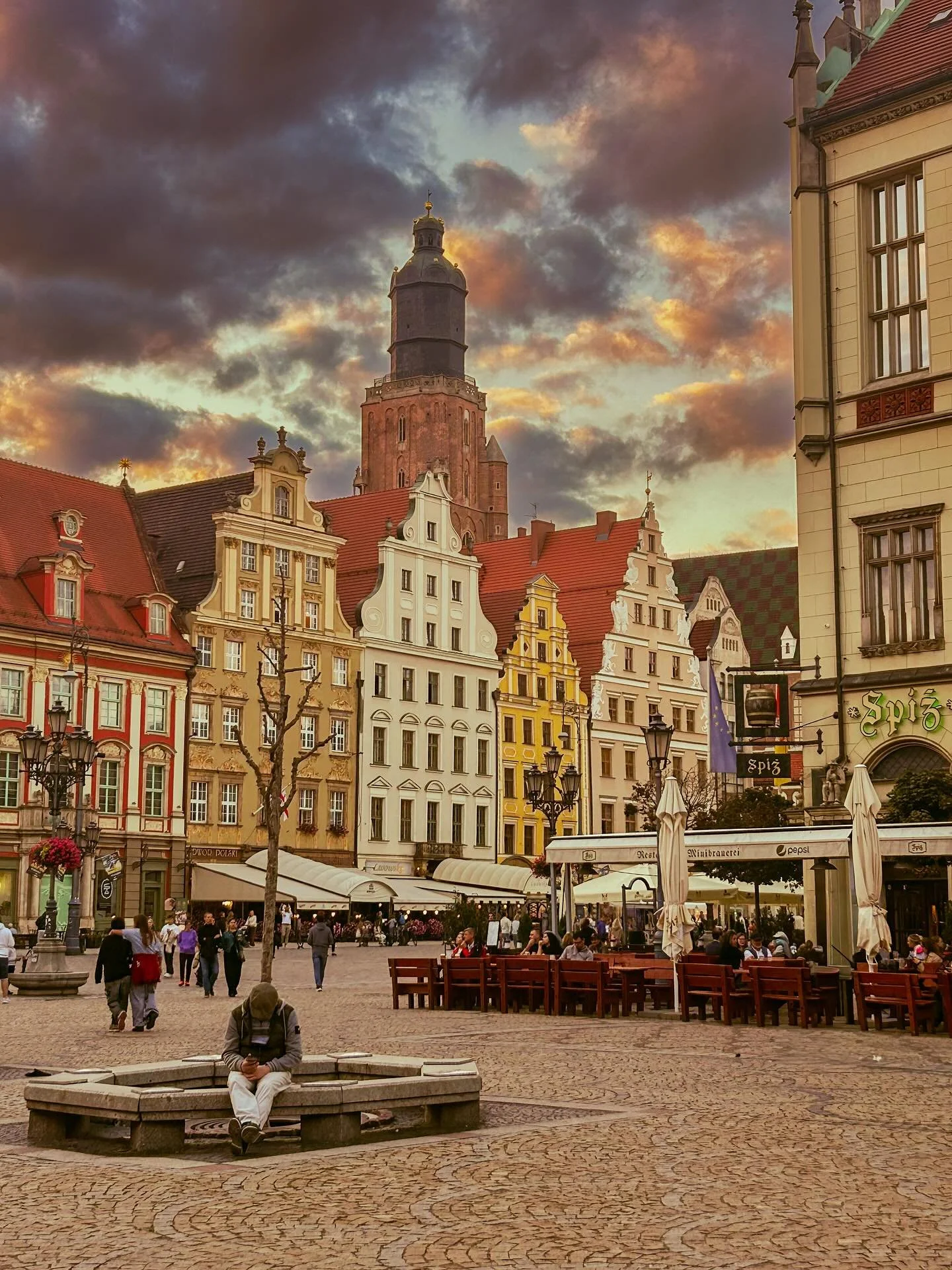 Week 1 traveling as the official Untethered Traveler through Krakow and Wroclaw.  I had to navigate through some unexpected doubt simmering just below the surface. 

It was my love of Taste that brought me back. 

Blog 25 is now live. Link in bio. 

