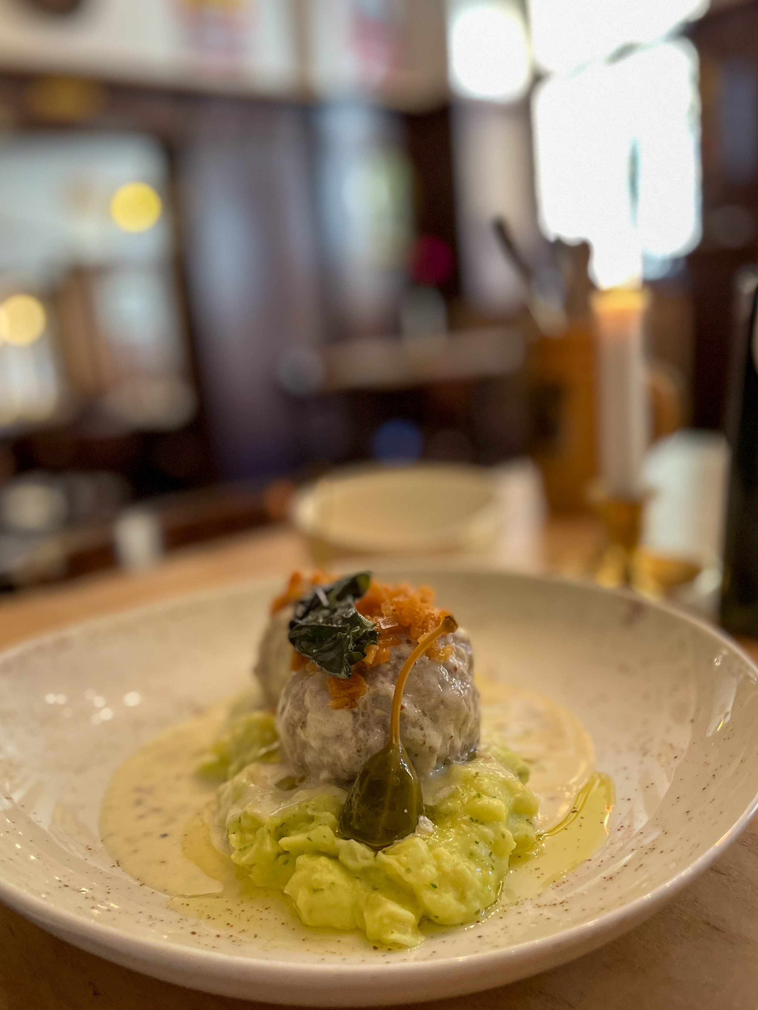 Königsberger Klopse (meatballs) with caperberries and mashed potatoes at Zur Letzte Instanz in Berlin