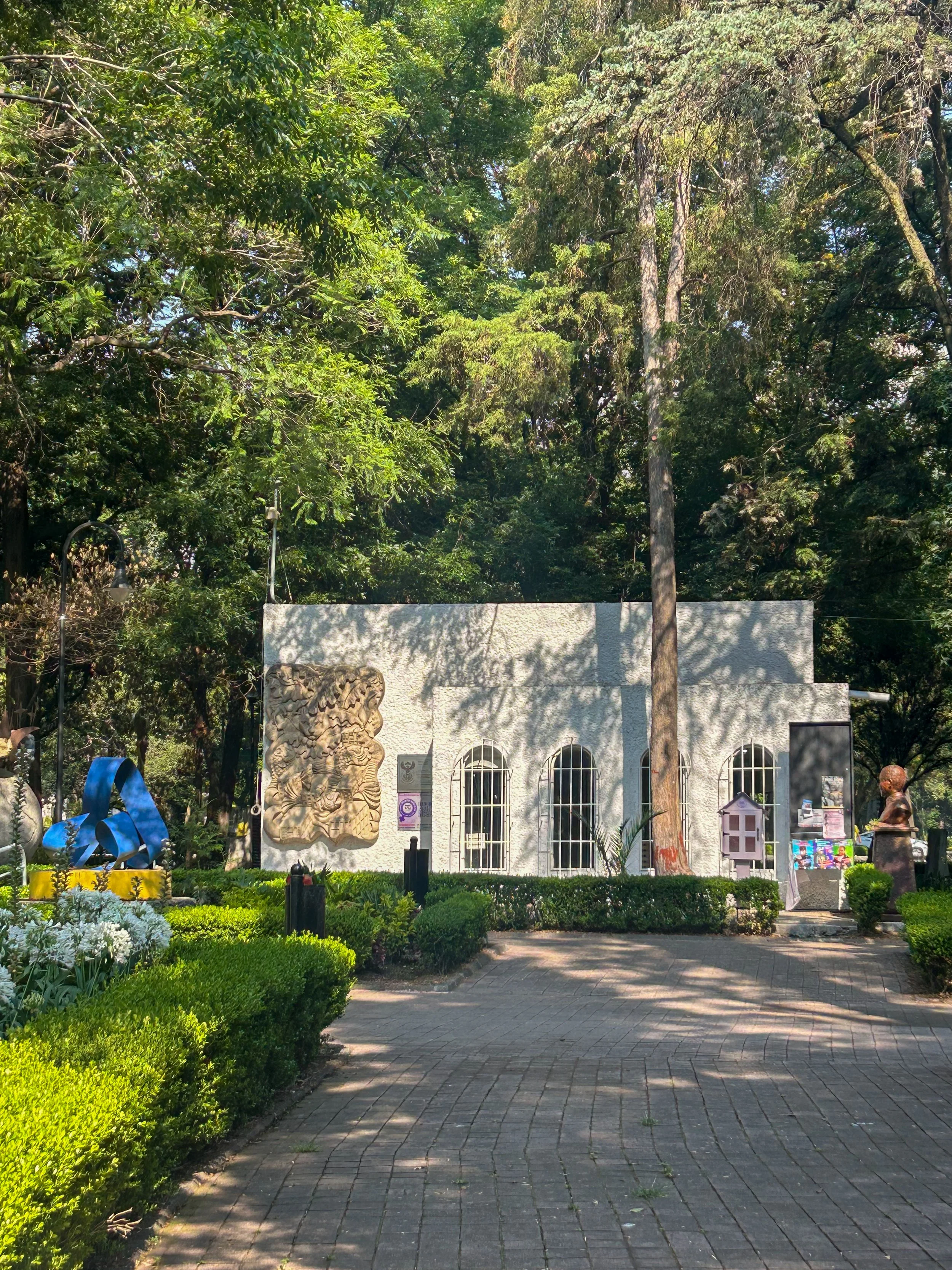 Wide shot of Nelson Mandela Cultural Center in Polanco's Lincoln Park, Mexico City