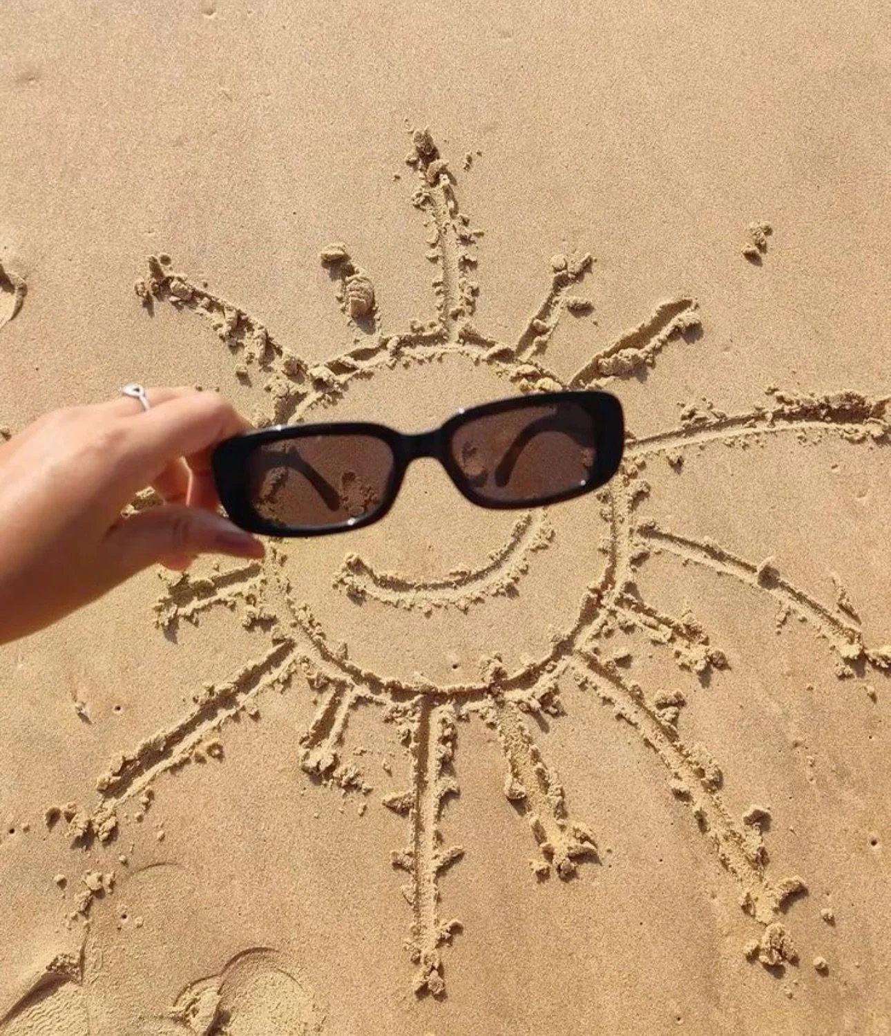 Smiles in the sand and sunshine in the air 🌞🌊
Nothing beats a beach day at Beachliner.
A little reminder to slow down, soak it in, and just be happy.

#BeachlinerHotel #beach #beachhotel #vacations #oceangrovenj #jerseyshore #retro