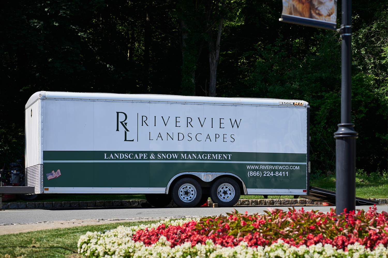 5 Ways Commercial Landscaping Quietly Drives Tenant Retention
