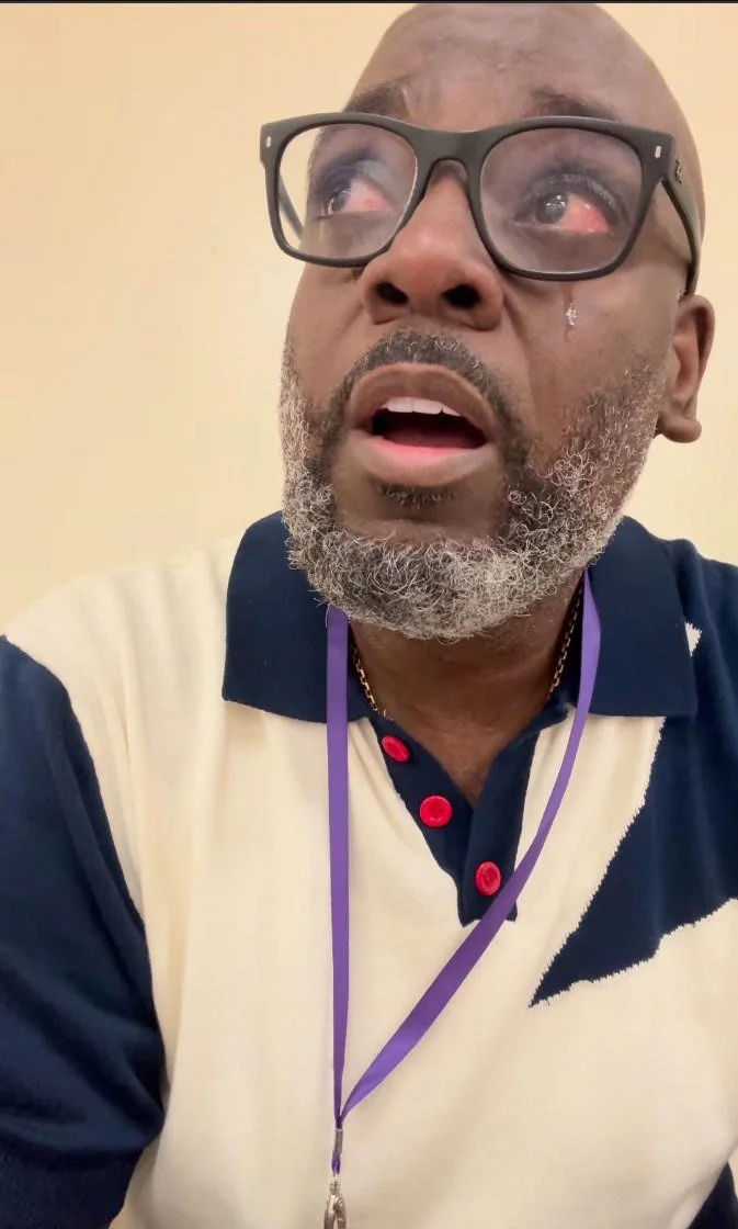 Teacher breaks down in tears when discovering high school seniors can’t read