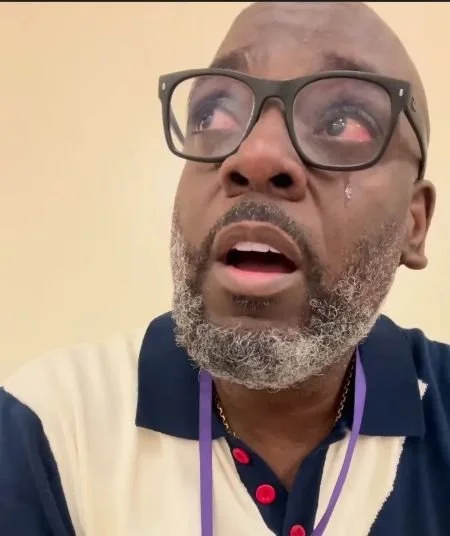 Teacher breaks down in tears when discovering high school seniors can’t read