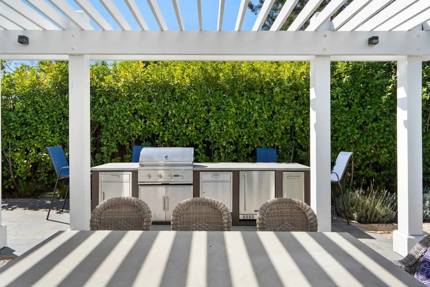 outdoor-kitchen-grill-area