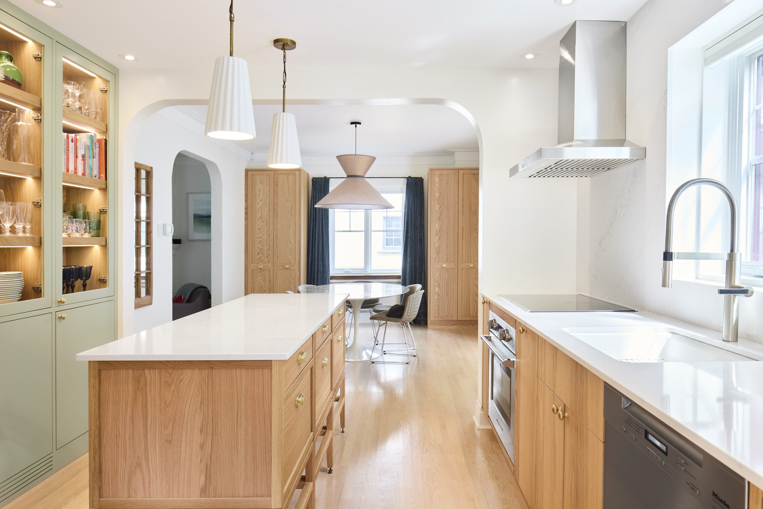 cuisines-steam-armoires-vert-laque-placage-bois-chene-blanc_01.jpg