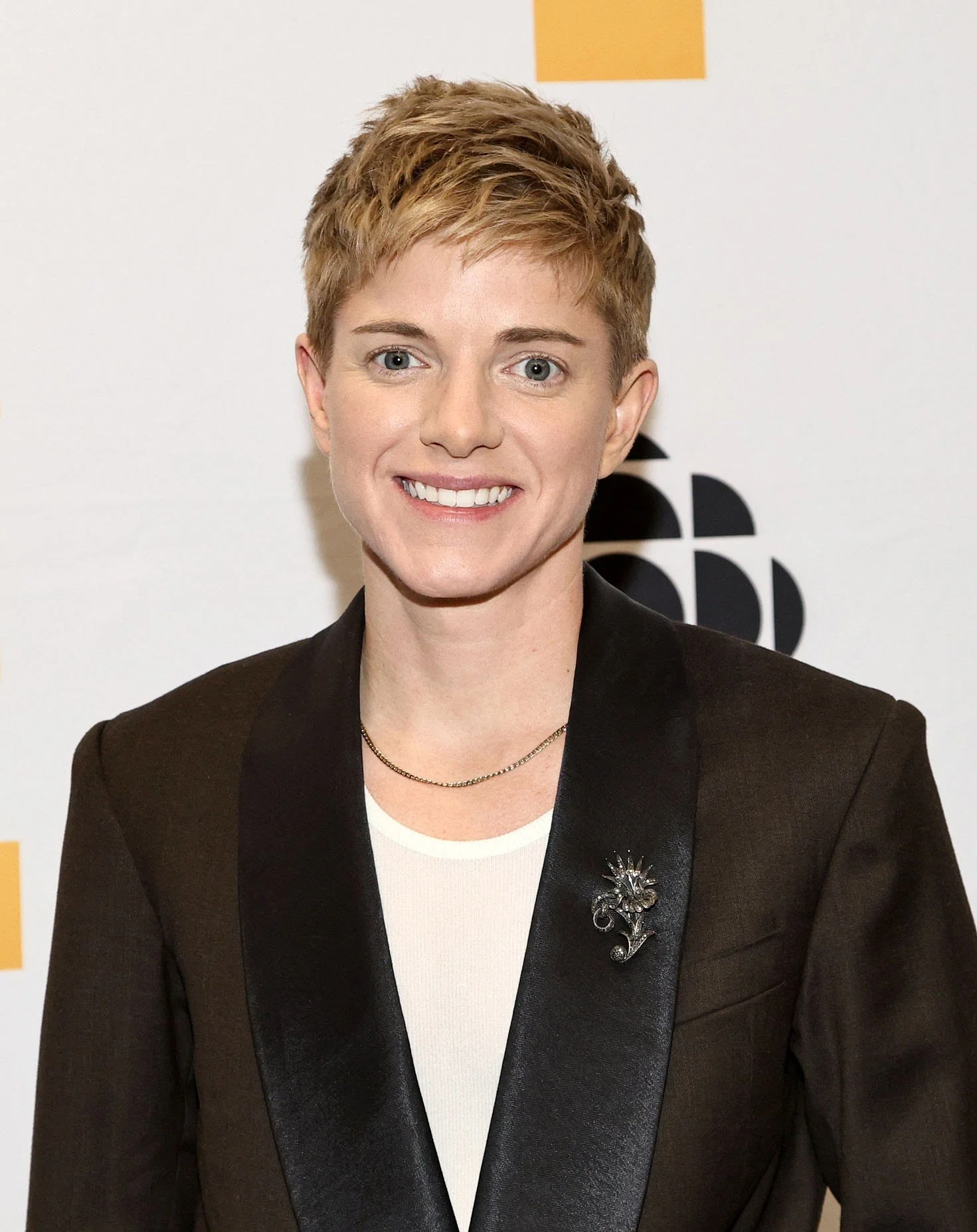 Mae Martin