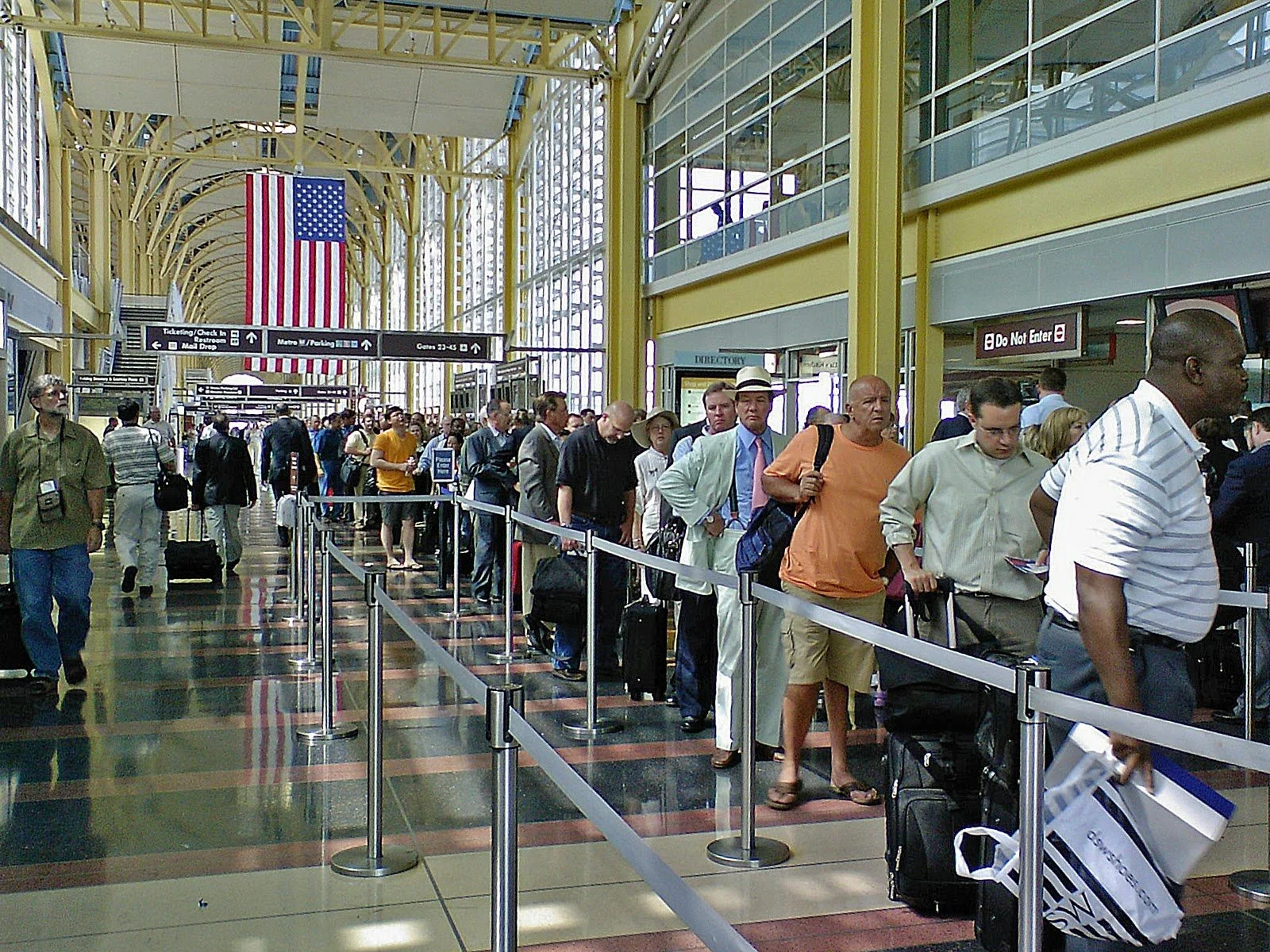airport-security-line1.jpg