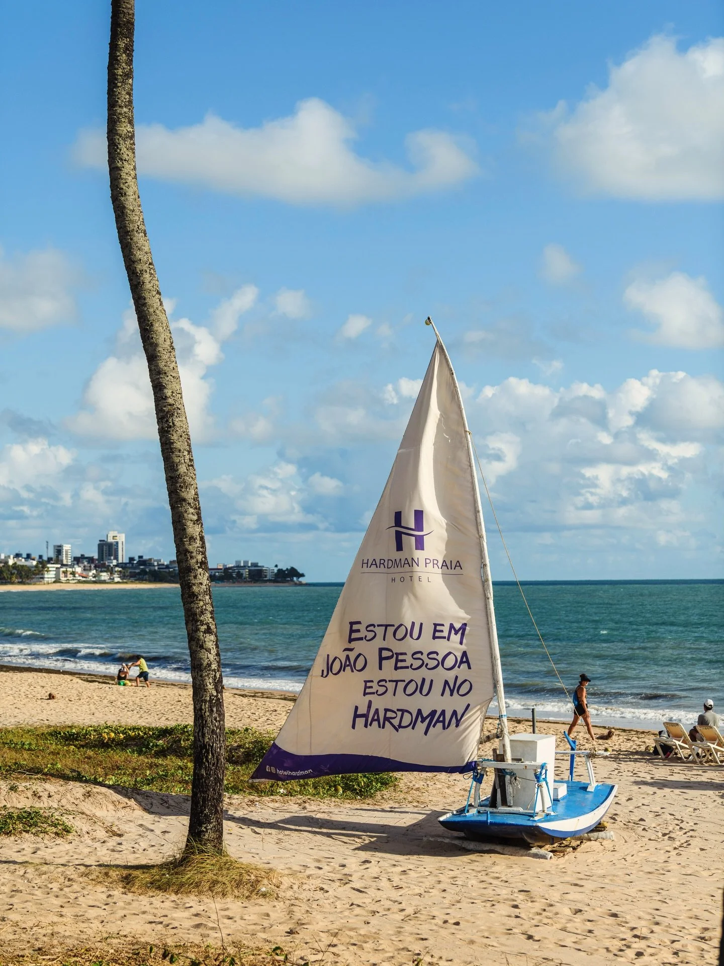Quem vem pra Jo&atilde;o Pessoa, se apaixona pelo Hardman e isso &eacute; fato.
Com localiza&ccedil;&atilde;o privilegiada e um servi&ccedil;o impec&aacute;vel a gente te espera de bra&ccedil;os abertos para aproveitar seu momento de descanso 💙🌴 


