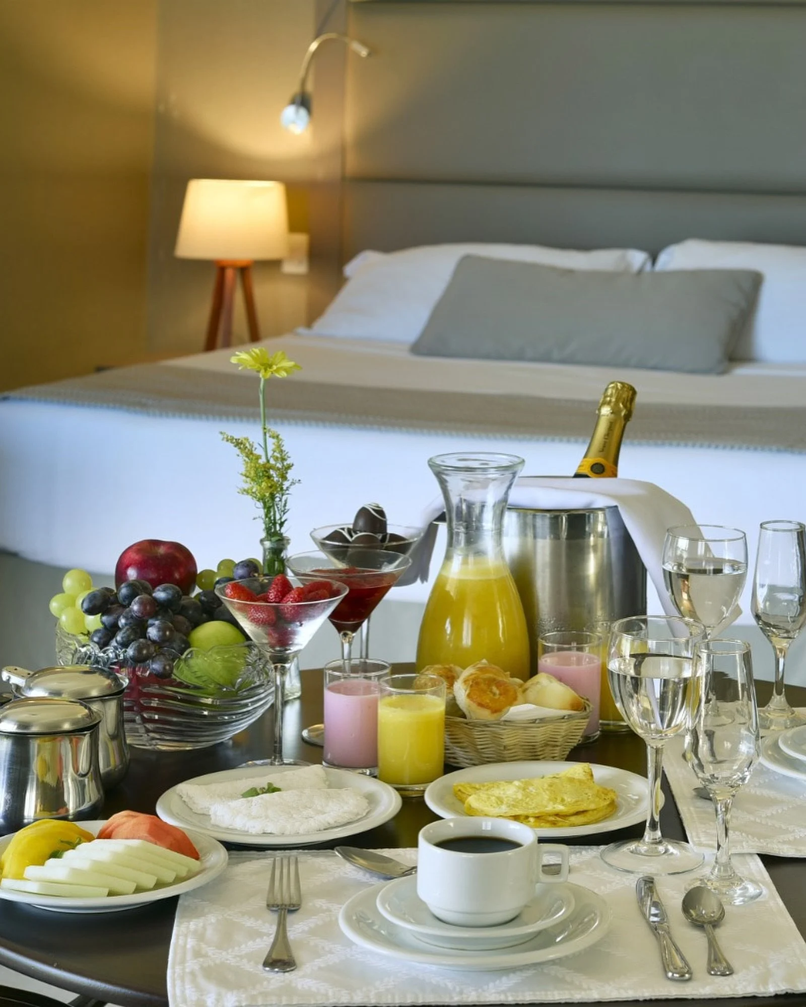 Dia dos Namorados em clima rom&acirc;ntico? Temos!

Reserve sua su&iacute;te rom&acirc;ntica &agrave; beira-mar e ainda garanta um jantar de menu exclusivo de Dia dos Namorados no Hardman Praia Hotel 🥂