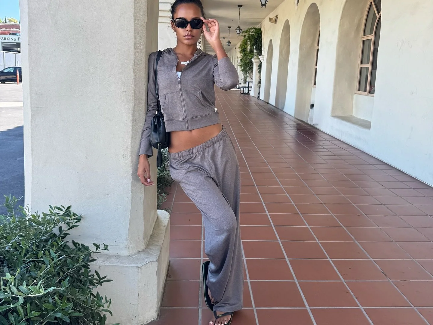 big sistering #vuoripartner 🎀 school pick ups in my @vuoriclothing obviously