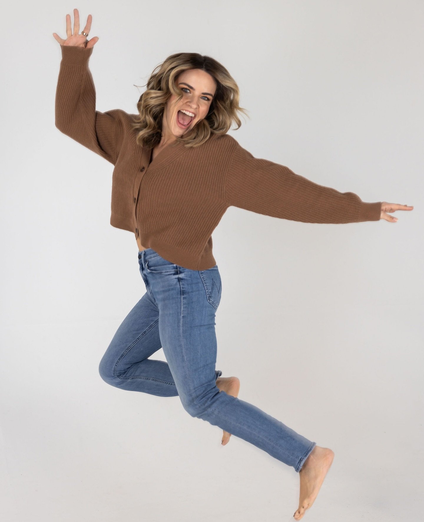 What they never tell you when you&rsquo;re going through divorce&hellip;

is that the weight eventually lifts.
Not overnight.

But one day you catch yourself smiling and I mean really smiling and you realize you didn&rsquo;t have to try so hard to fe