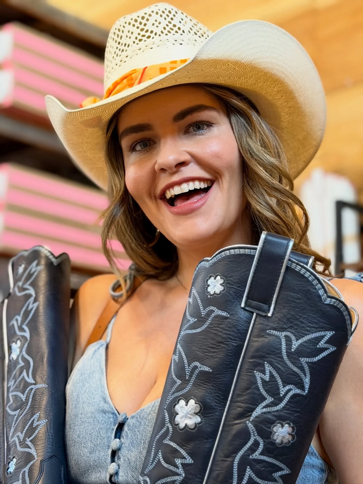 A Girls Trip may be the single best concept the people of this sweet earth have ever created 🥹🙌🛍️🎀👯&zwj;♀️

@roundtopantiquestexas #roundtop #roundtoptexas 

@attorneygoldfinch @shopshapeau @mandyhancocklaw  @elizabetheliasconsulting