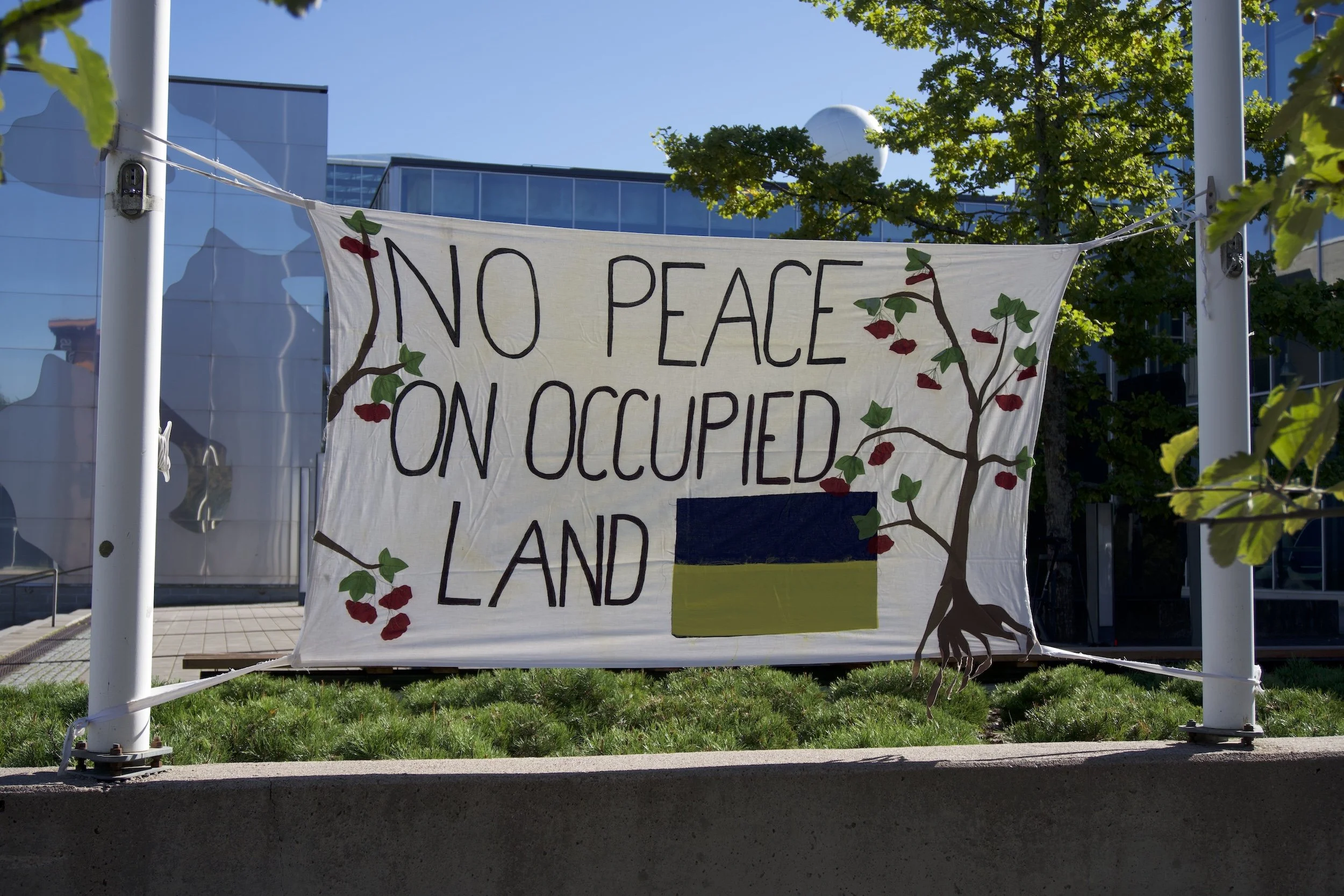 malva-erasaari-no-peace-on-occupied-land-vierashuone-2026-1. .jpeg