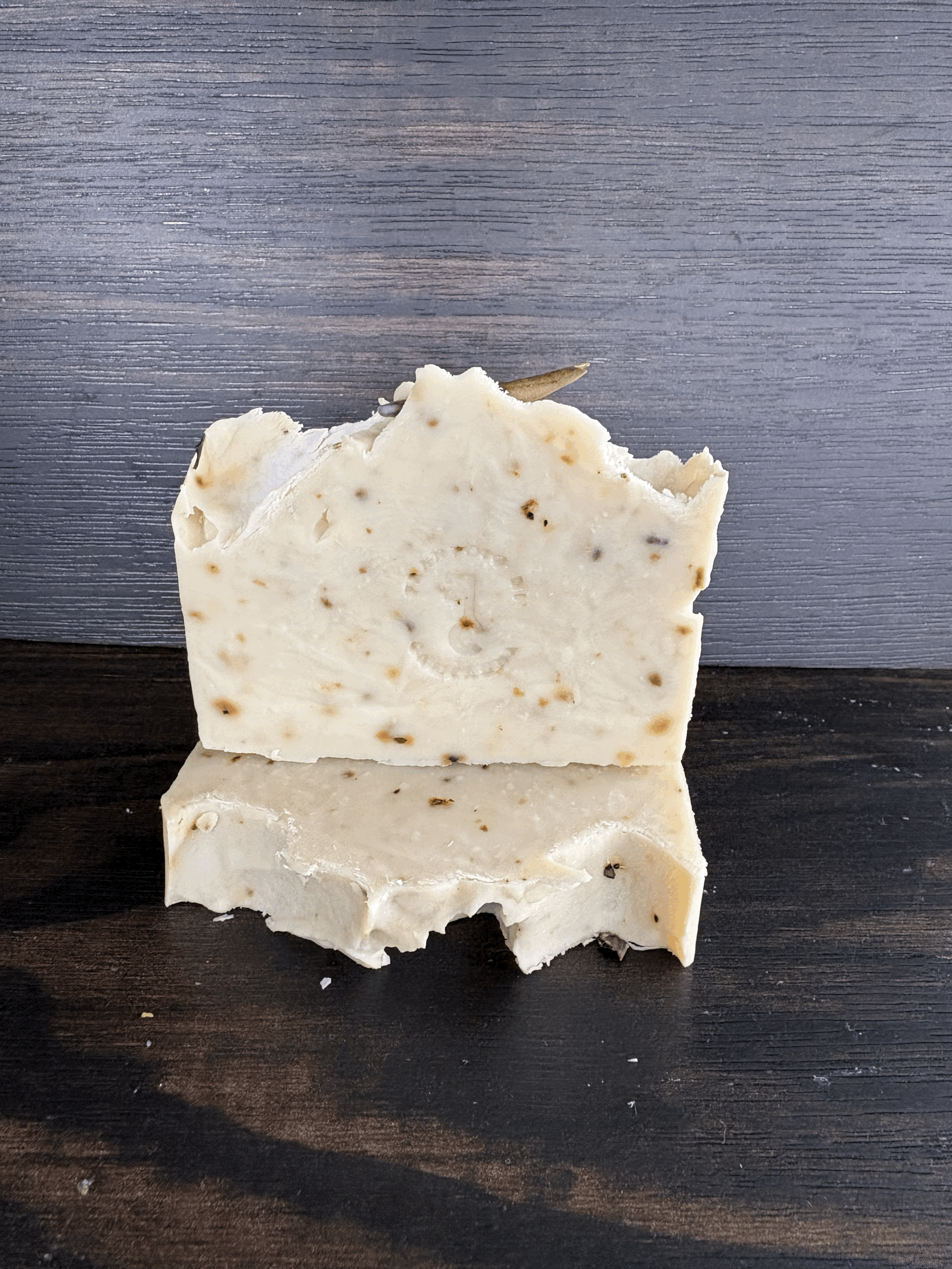 Quen Olive Leaf Exfoliating Soap