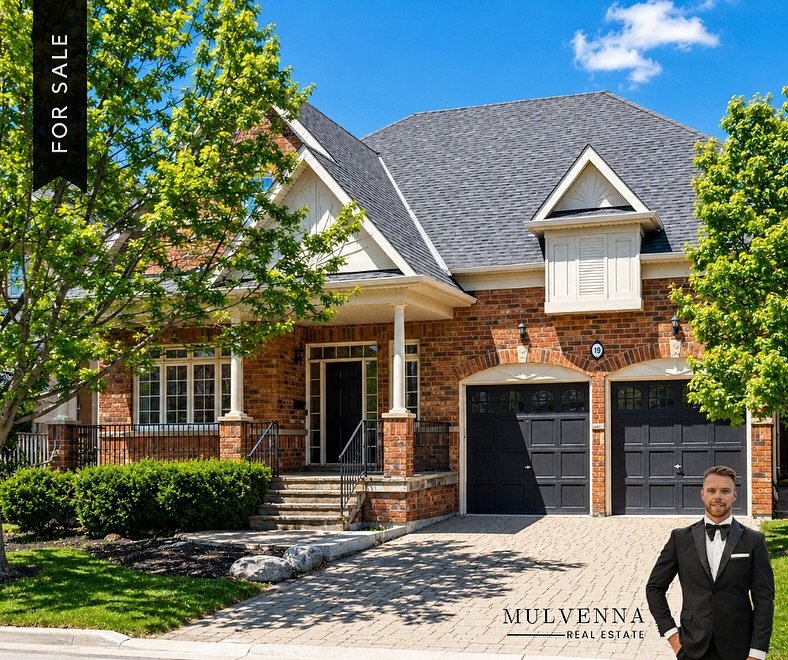 JUST LISTED | 19 WESLOCK CRES.

3 Bed | 3 Bath
$1,349,000

Experience refined living in this beautifully updated detached bungaloft in Aurora&rsquo;s highly sought-after Bayview Northeast community. 

Offering 3 spacious bedrooms and 3 fully renovate