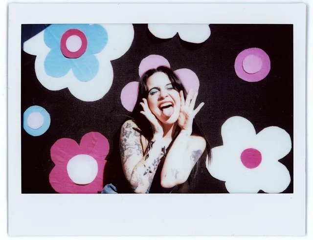 bea-miller-for-merde-magazine-photoshoot-v0-pr71vygf5je91.jpeg