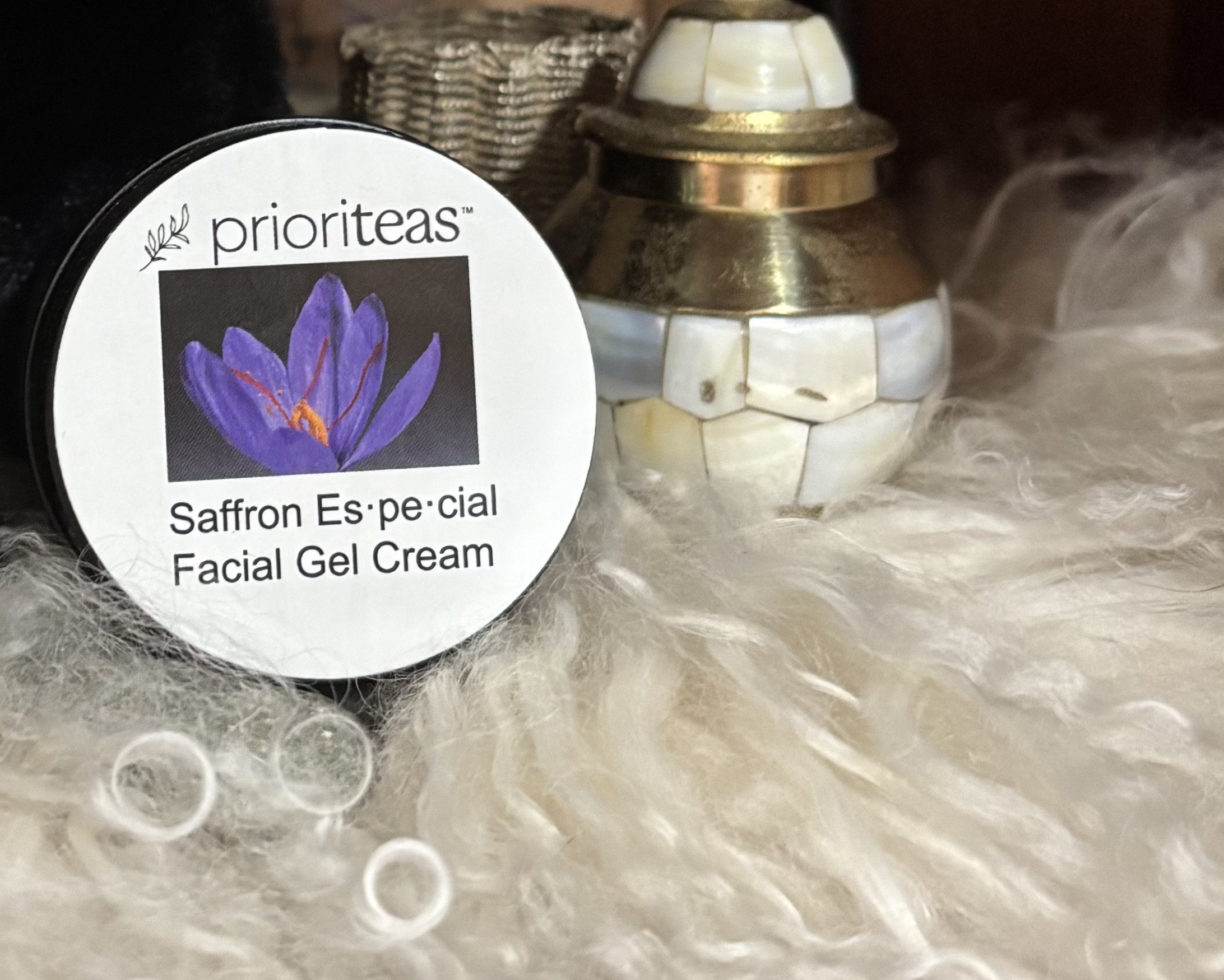 Saffron Es pe cial Facial Gel Cream