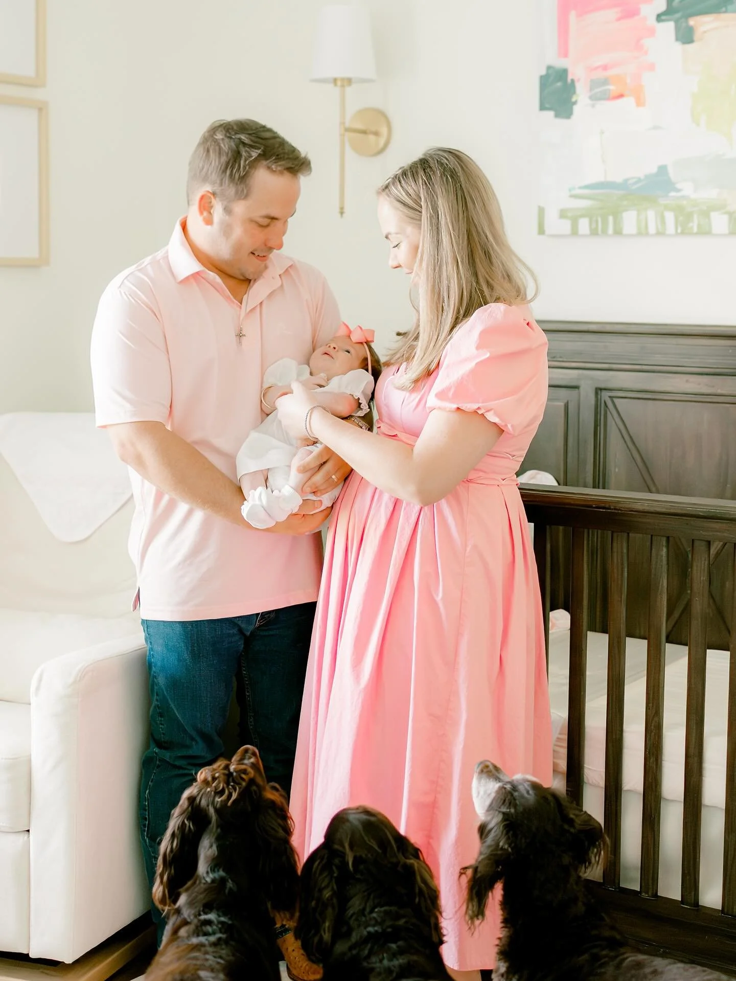 The sweetest newborn session for their brand new baby girl 🩷 I always love when we can include the whole family! 🐾