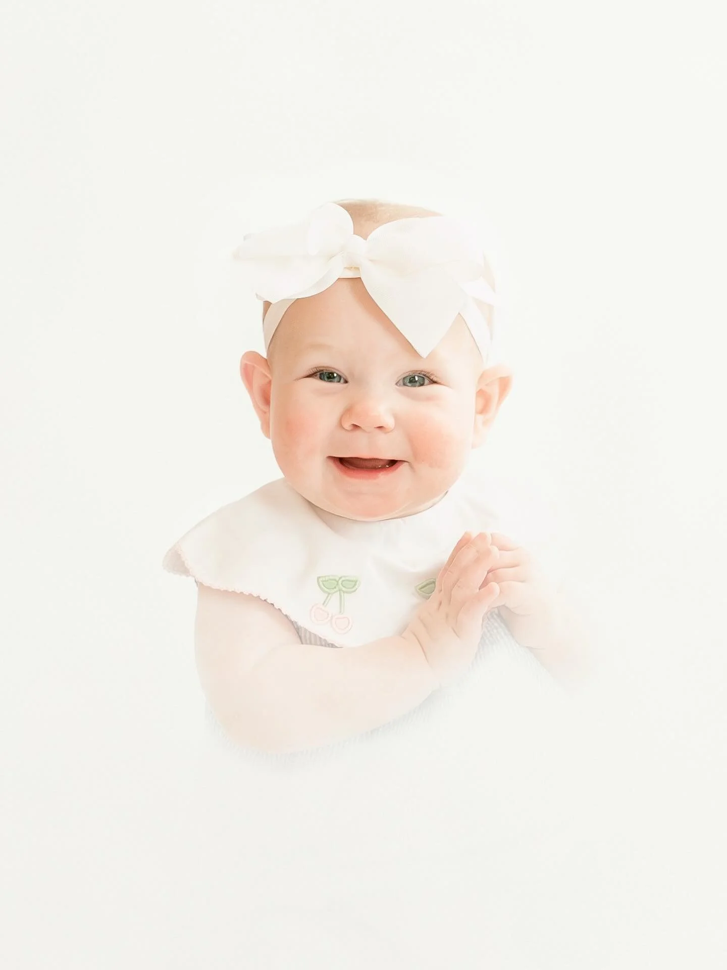 All smiles for her portrait session! 😍