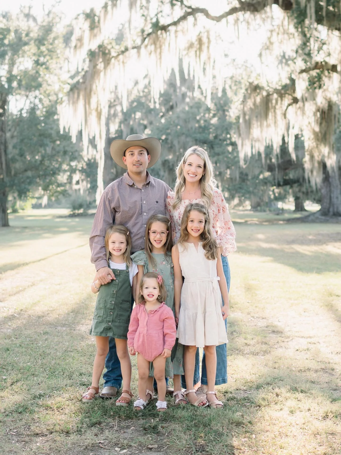 Throwback to this sweet family session! Full of smiles, silliness, and perfect sunlight!!