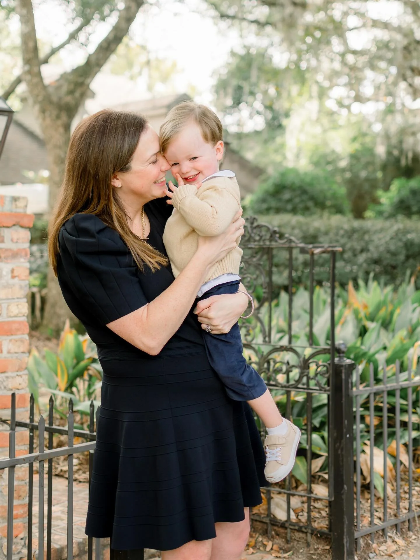 I&rsquo;m back from maternity leave! 💛 slowly easing back into things and taking on photo sessions again! Can&rsquo;t wait to see your adorable families and smiling faces again!