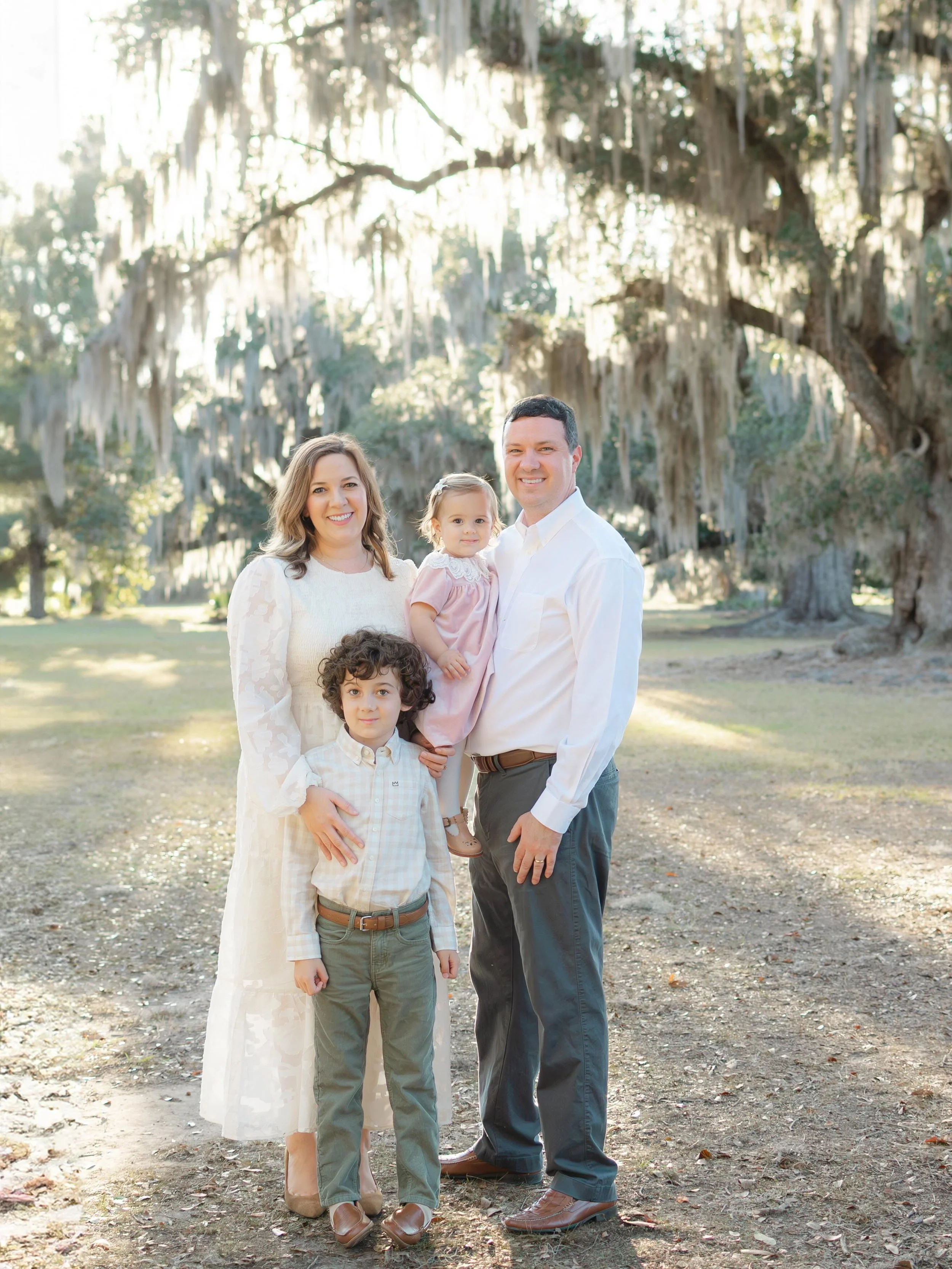Throwback to this lovely family session! Can&rsquo;t believe how perfect that lighting was! 💕