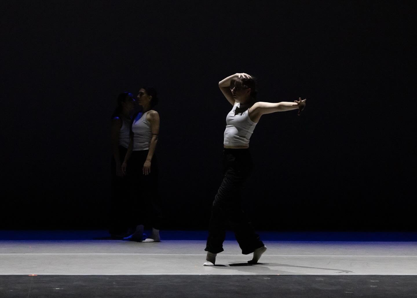 sneak peek of it&rsquo;s a fine line&hellip; 
presented with Modern Night 26 with @cityinmotiondance 

choreography @olivia_emert 
dancers @anna_boehm @amiyah.et @dancekaitlyn 
lighting @shelbiarndt 
photography Phil Koenig