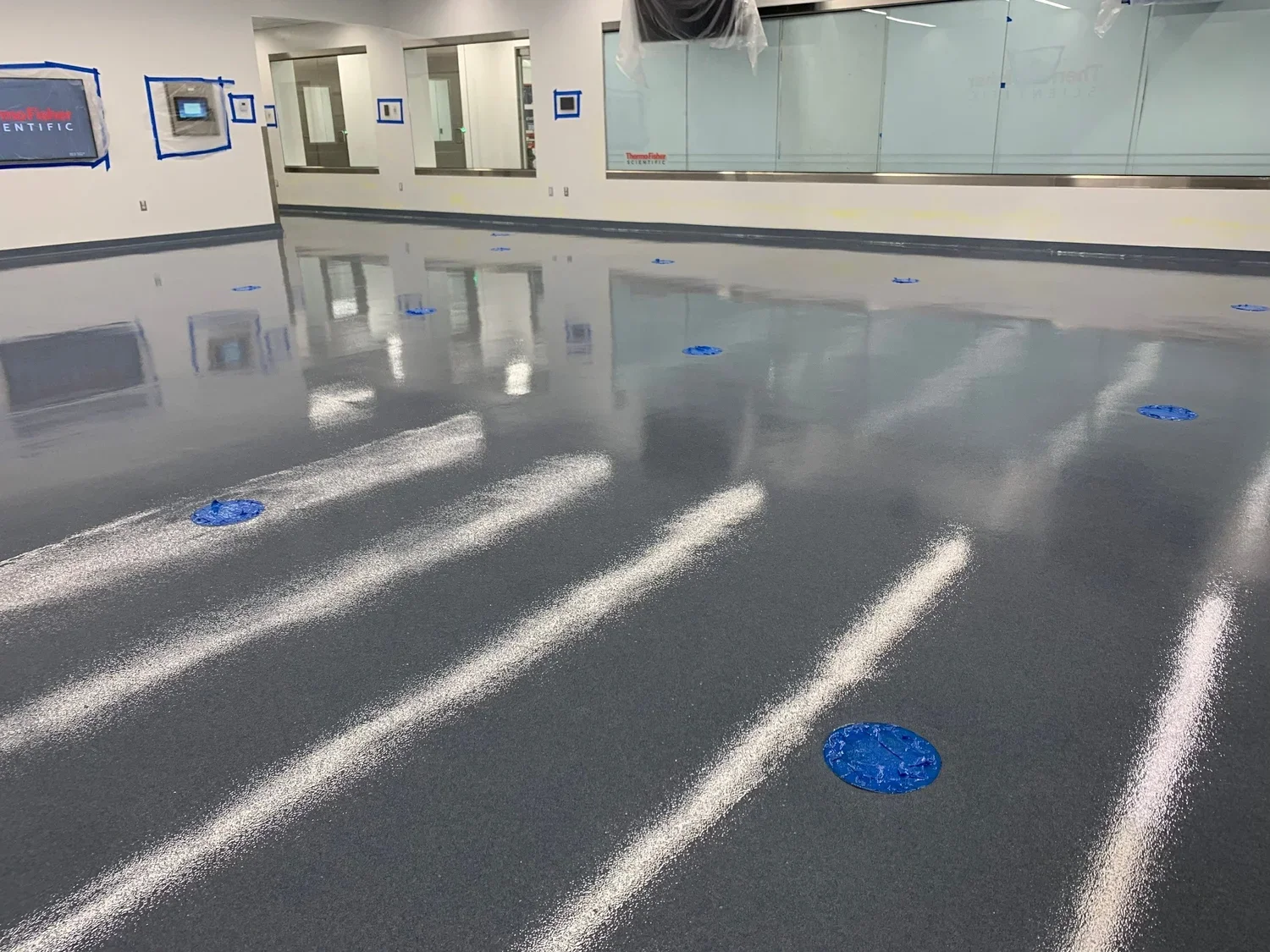 Advantages of Polyaspartic Floor Coating for Industrial Spaces