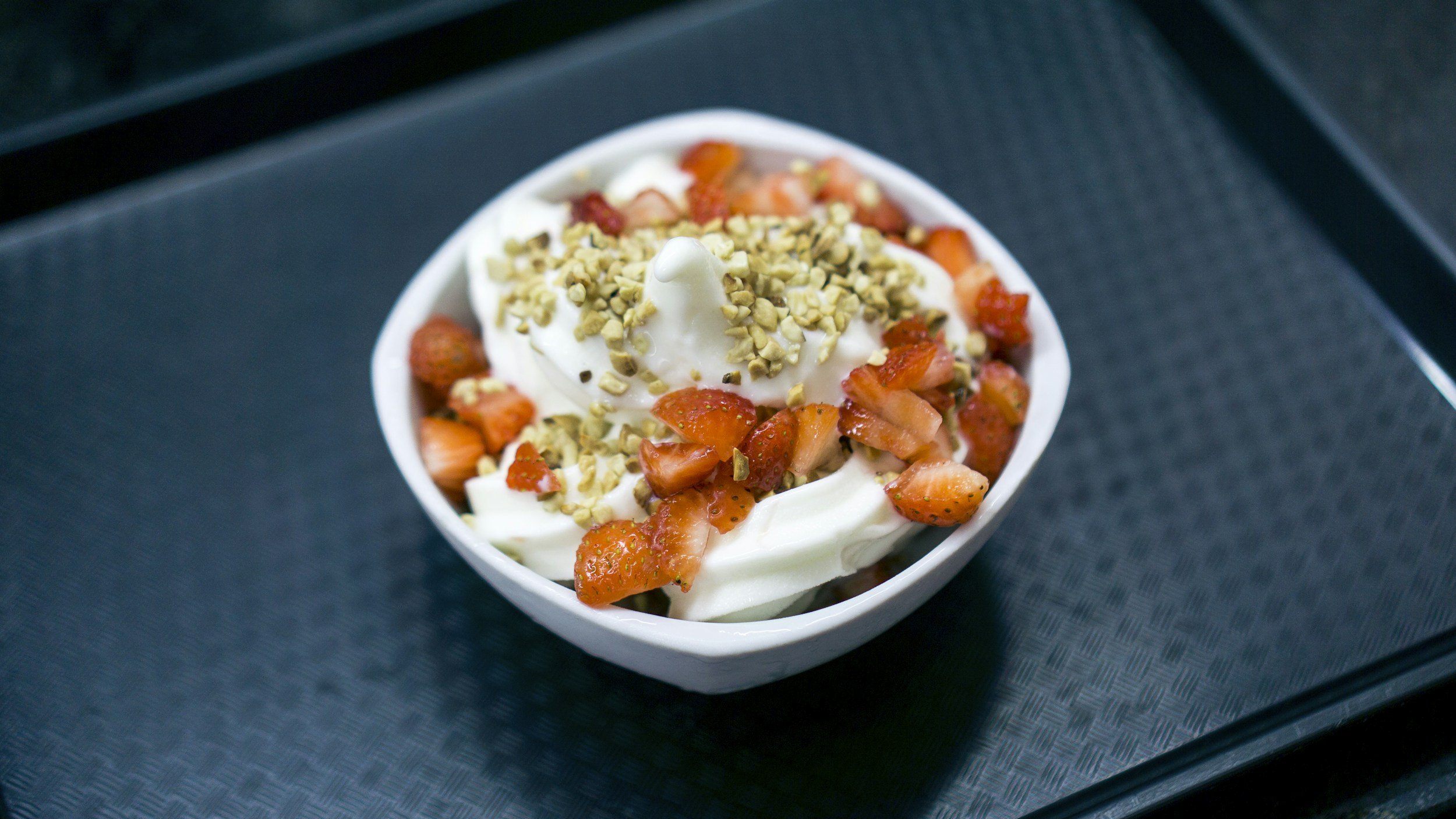 Protein-rich lunch with Greek yoghurt for blood sugar balance