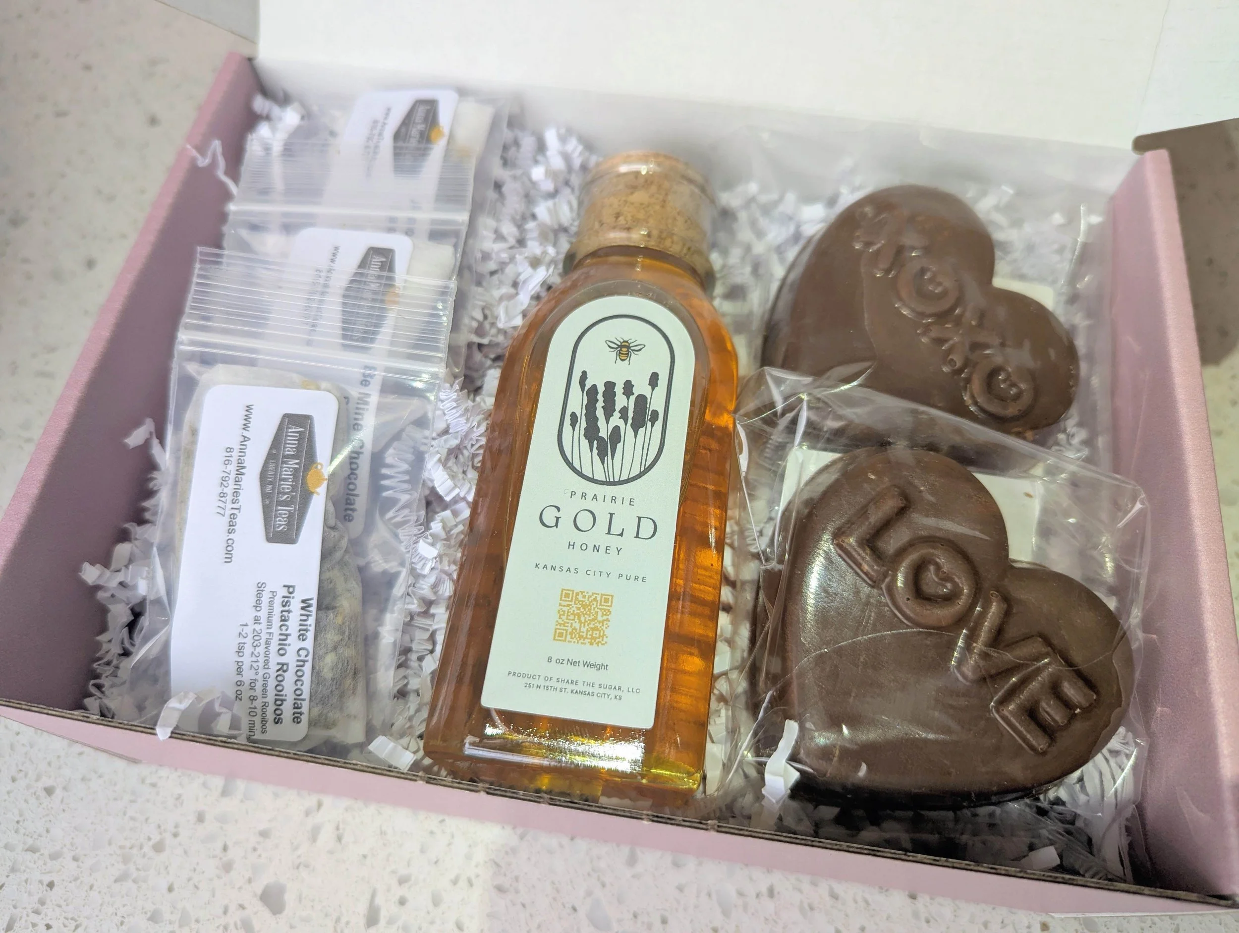 Valentine's Honey Gift Box (Tea and Chocolate)