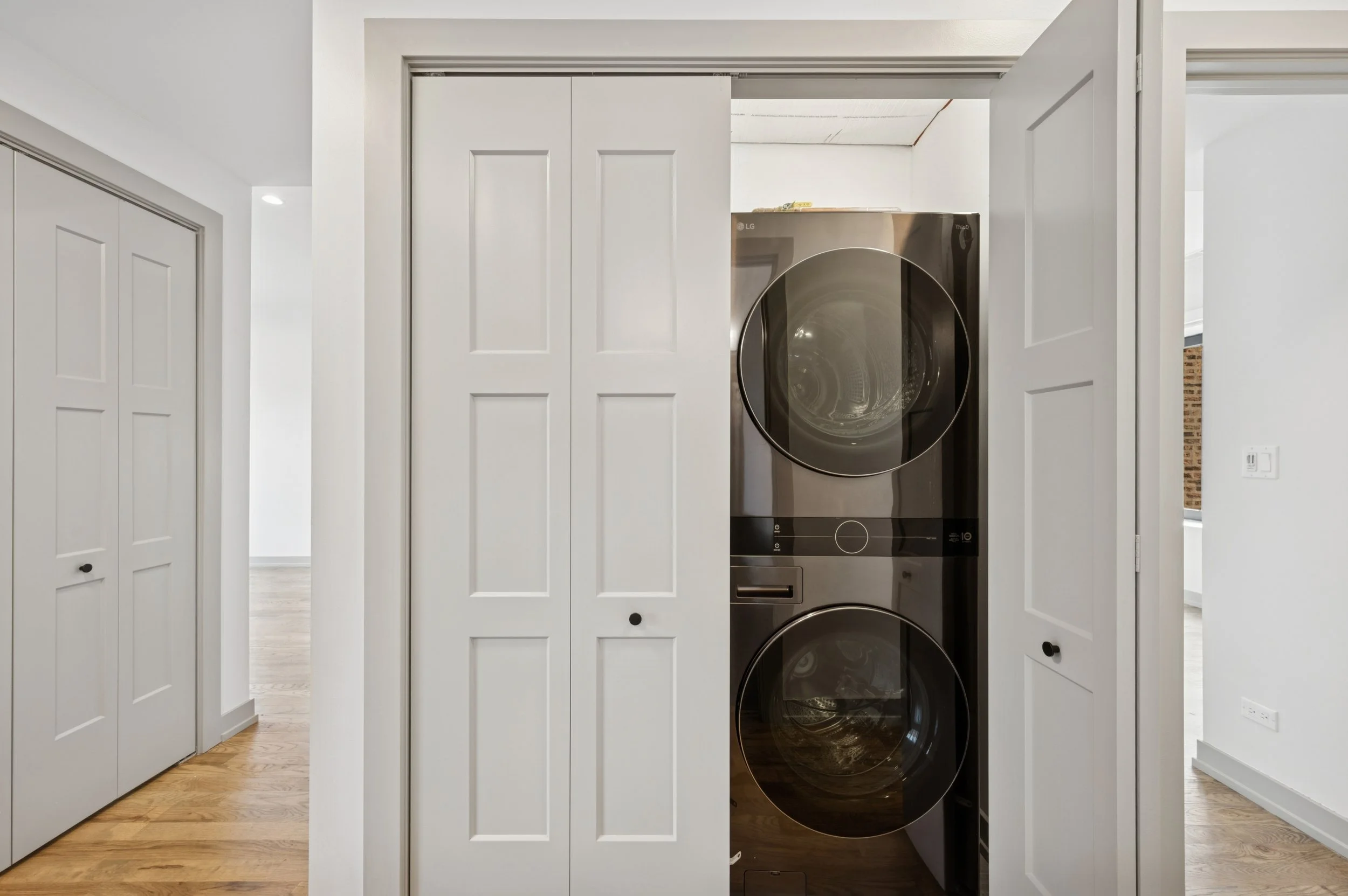 20_1331WEstesAve_Unit3A_44_LaundryRoom_HiRes.jpg