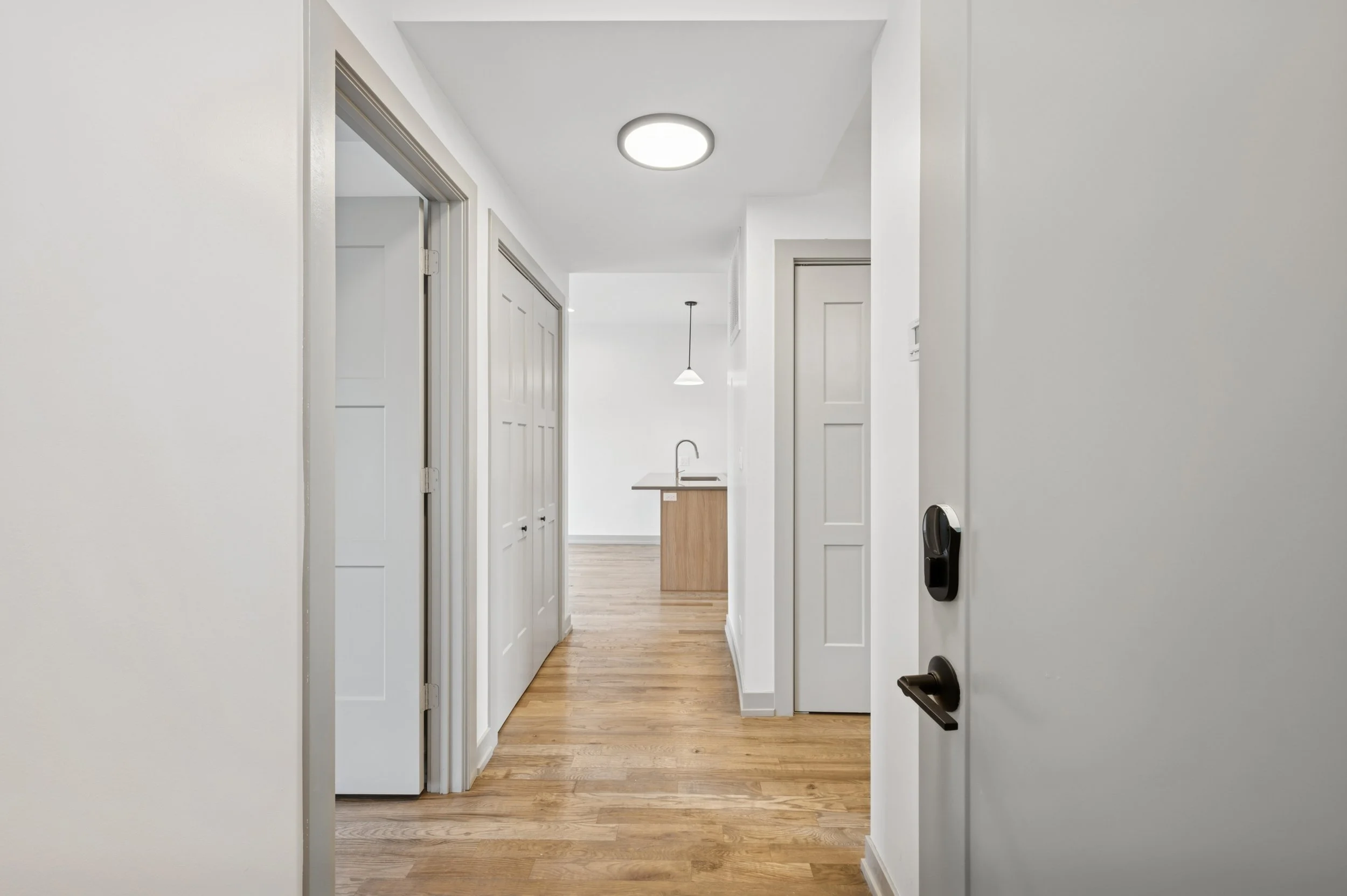 04_1331WEstesAve_Unit3A_32_Foyer_HiRes.jpg