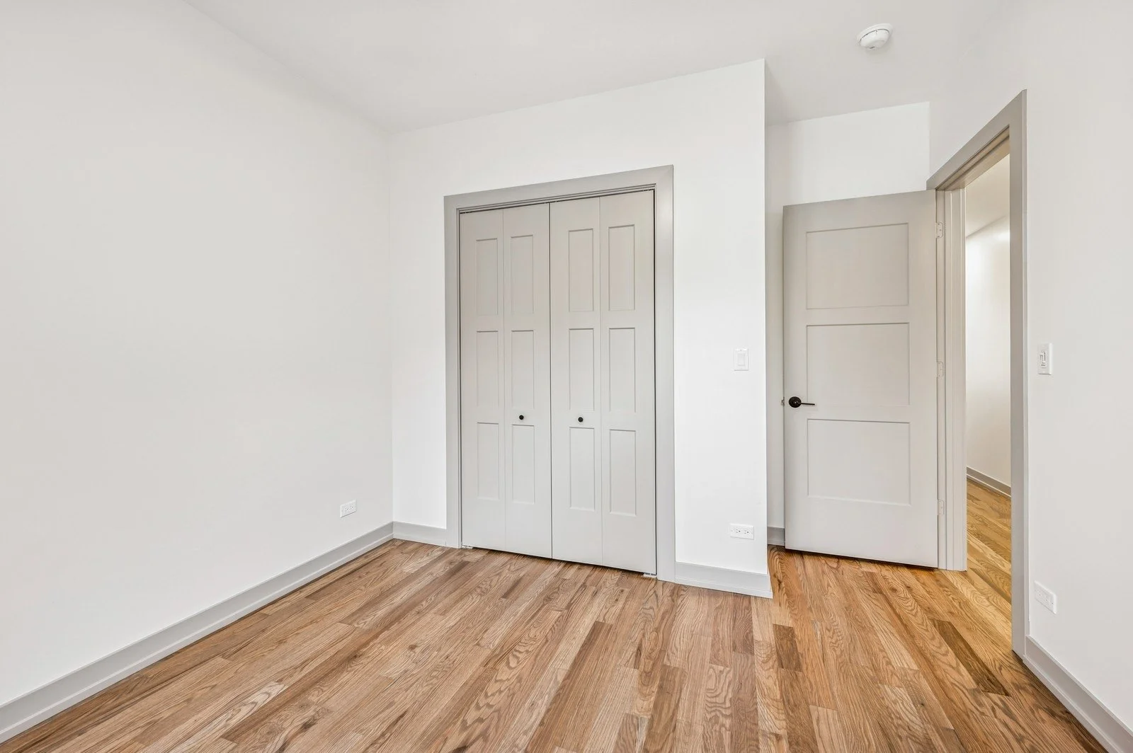 12_1337WEstesAve_Unit2C_18001_Bedroom_Large.jpg