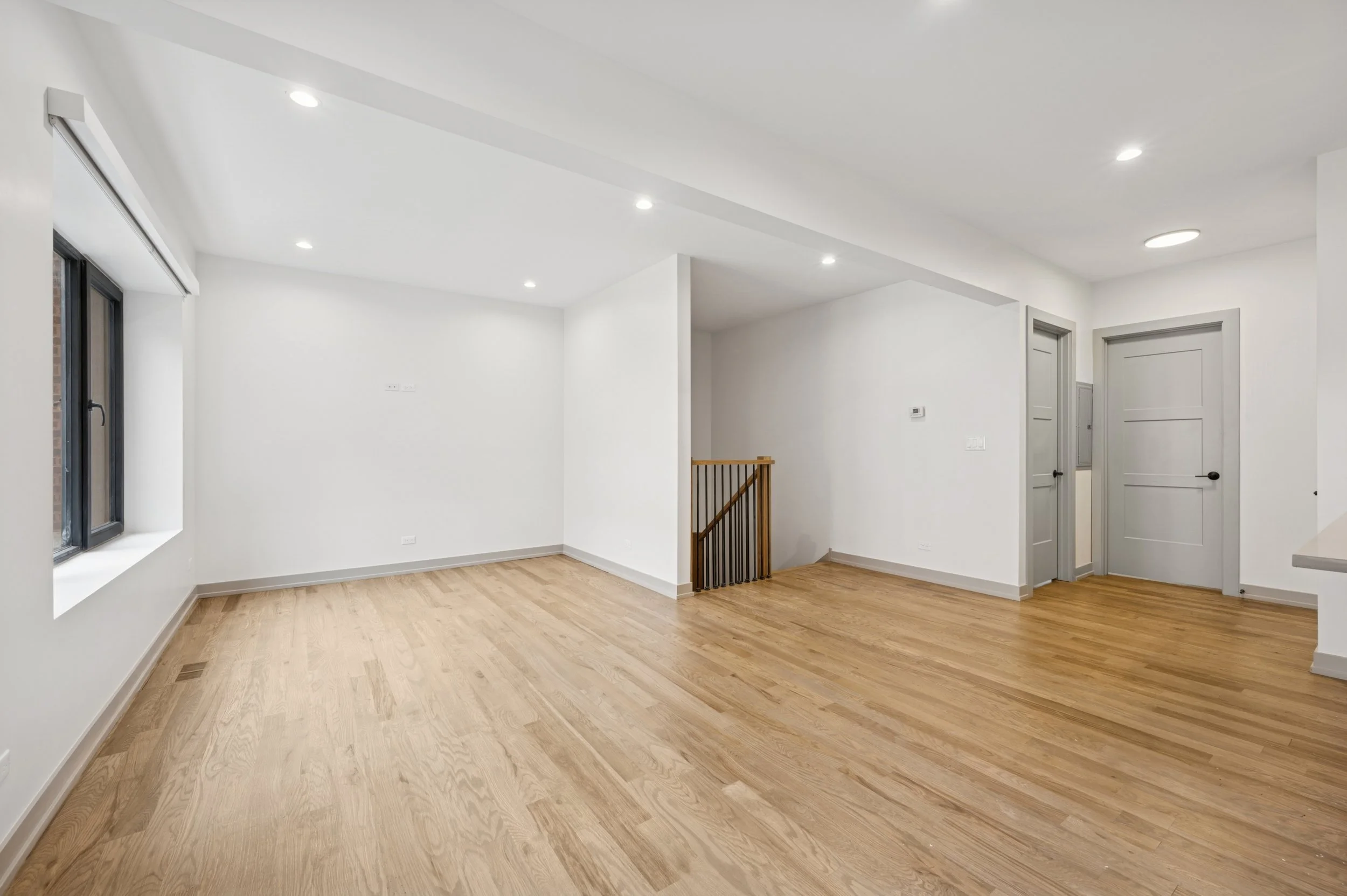 06_1331WEstesAve_Unit3A_10004_LivingRoom_HiRes.jpg