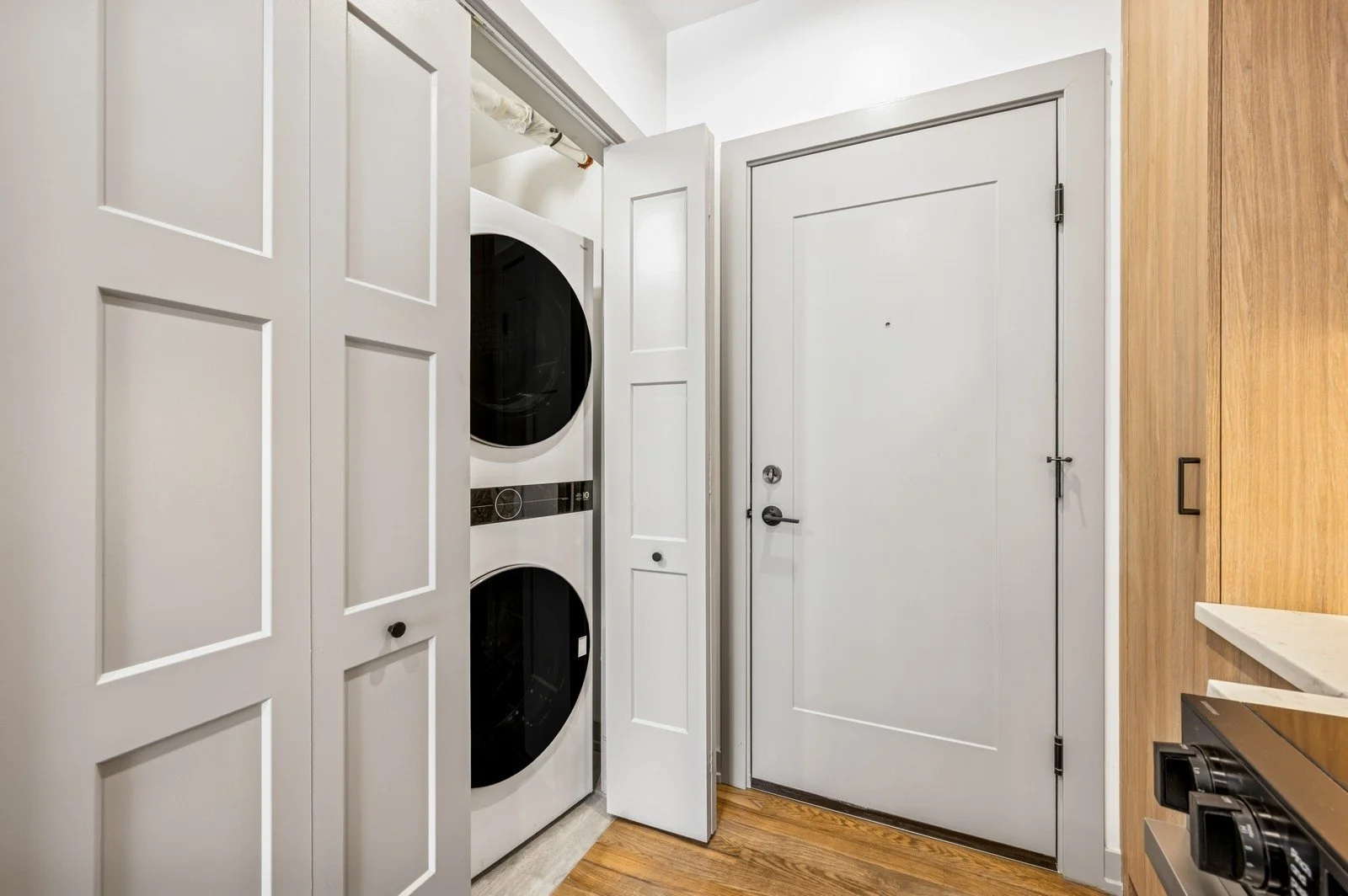 14_1337WEstesAve_Unit2C_44_LaundryRoom_Large.jpg