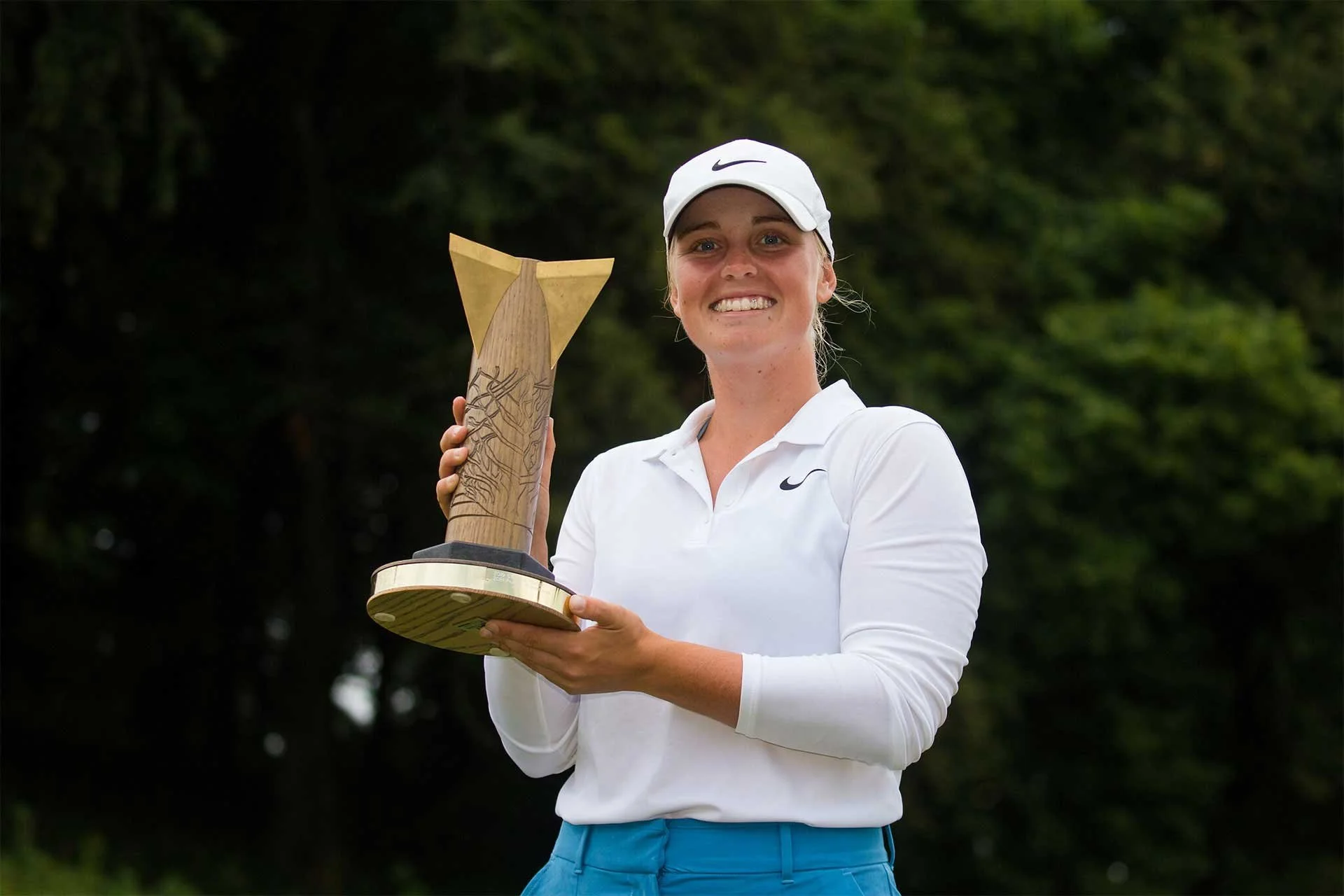 Maja Stark with the Women’s World invitational trophy. The Swede is the defending champion at this week’s US Women’s Open (Photo: Tristan Jones/ LET)