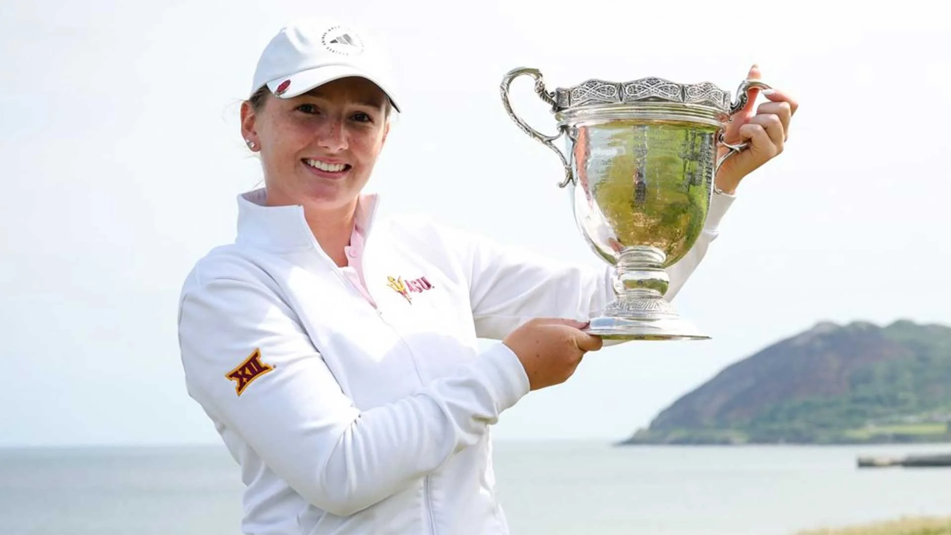 Oughterard’s Kate Dillon with the East of Ireland Women's Amateur Open Championship trophy at Woodbrook Golf Club. (Photo: Inpho/Nick Elliott)