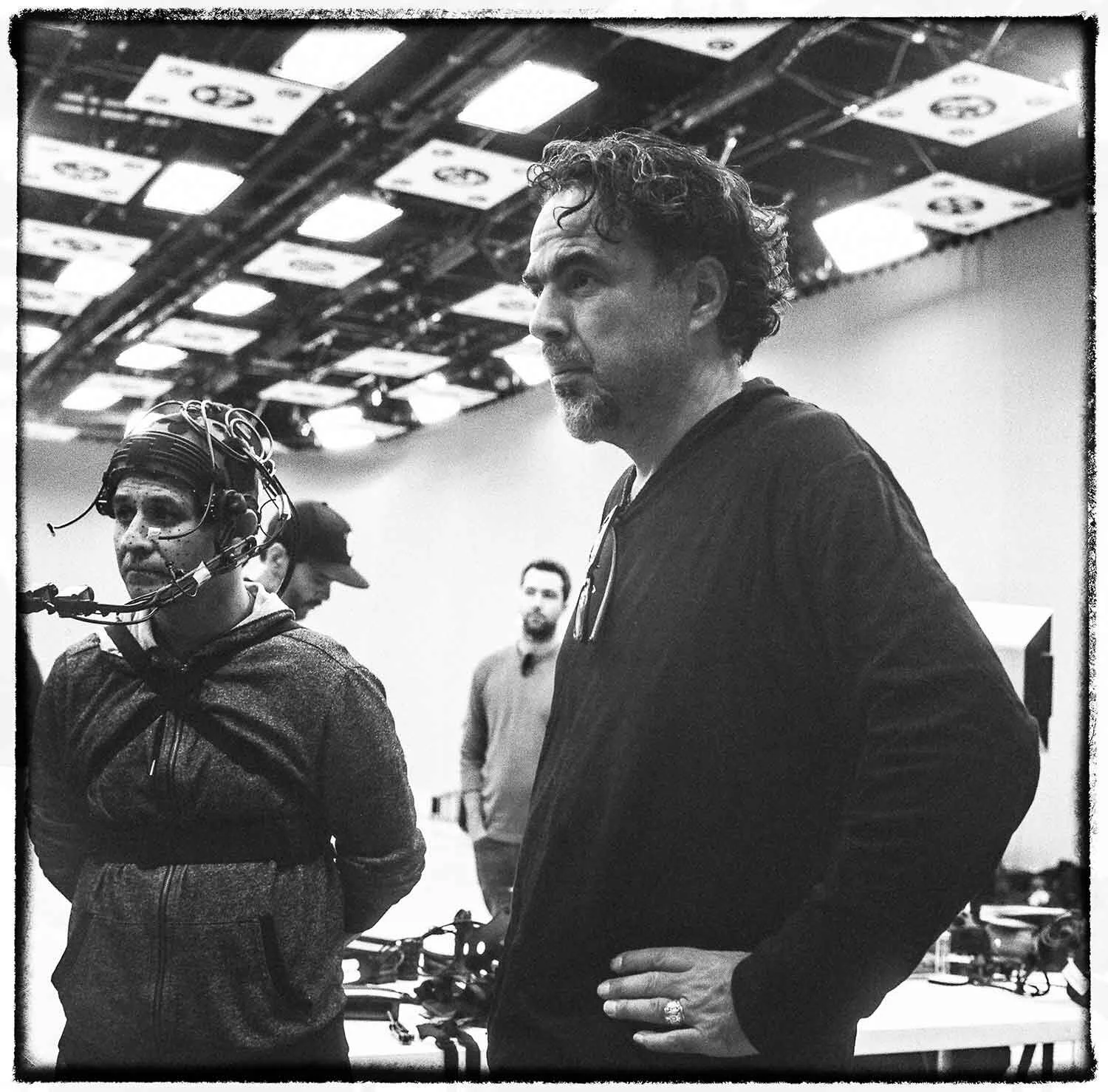  CARNE y ARENA, 2017 AGI and a baker from El Salvador at a motion capture shoot for Carne y Arena. Credit: © Legendary Photo: Chachi Ramirez 
