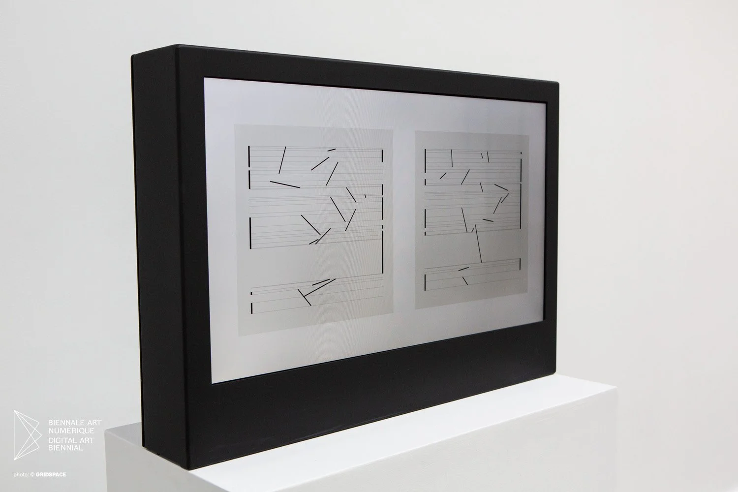   Manfred Mohr,   “P1680-D”, Artificiata II &amp; P1690_2X8 , 2014-2015, Installation générative, encre pigmentée sur papier, Dimensions variables 