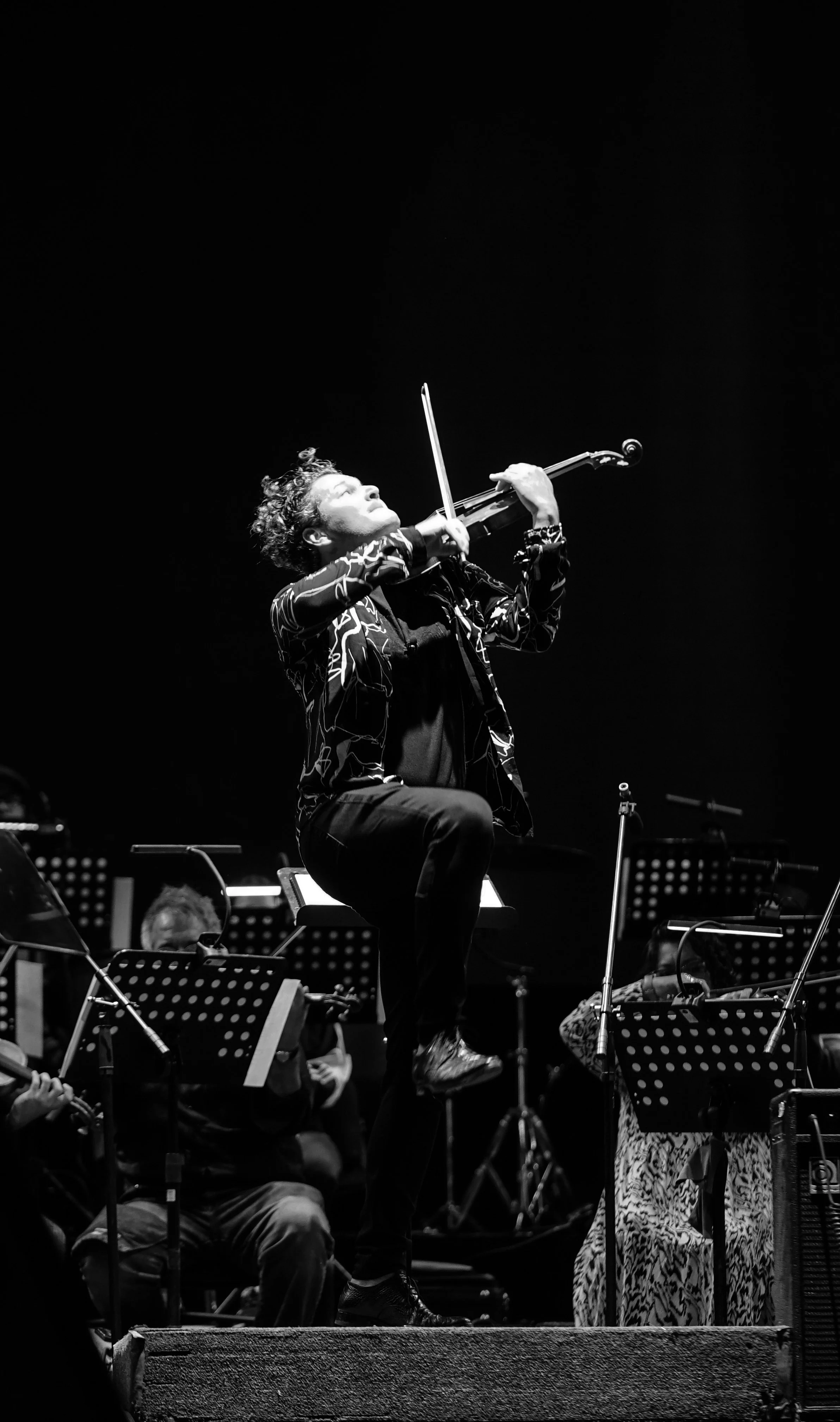 Alexandre _violon en l'air.JPG
